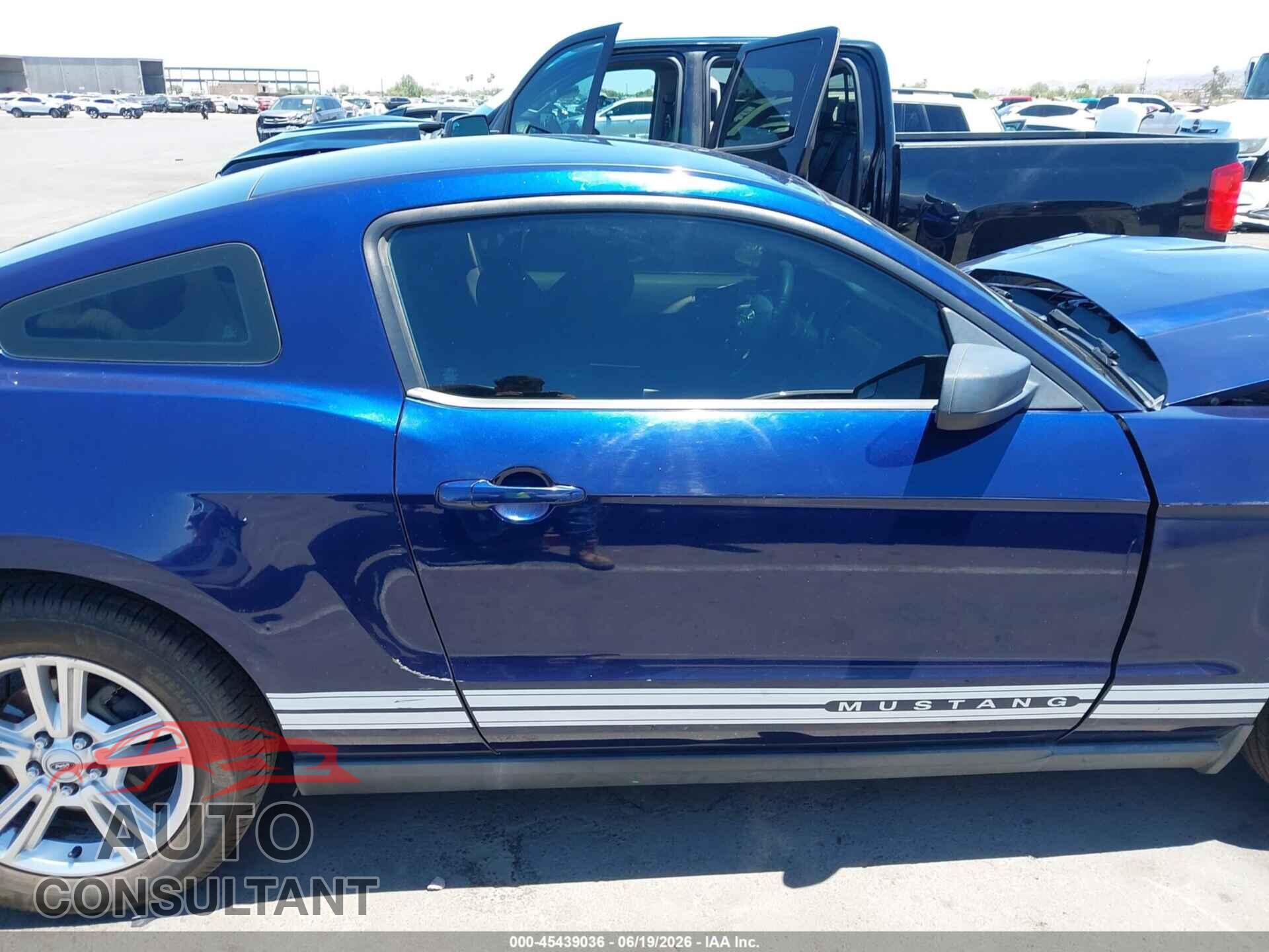 FORD MUSTANG 2011 - 1ZVBP8AM0B5136037