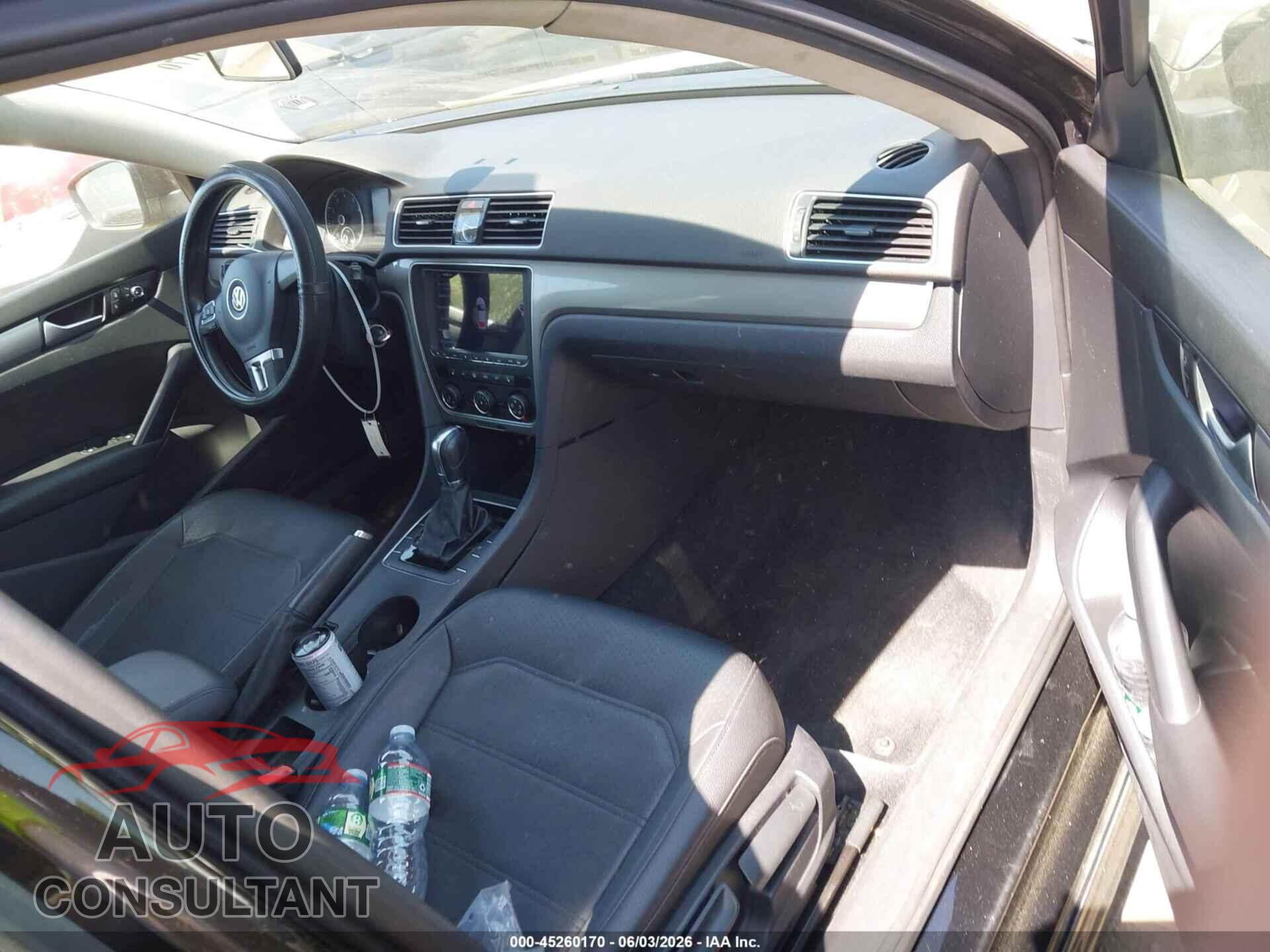 VOLKSWAGEN PASSAT 2015 - 1VWAT7A30FC074424