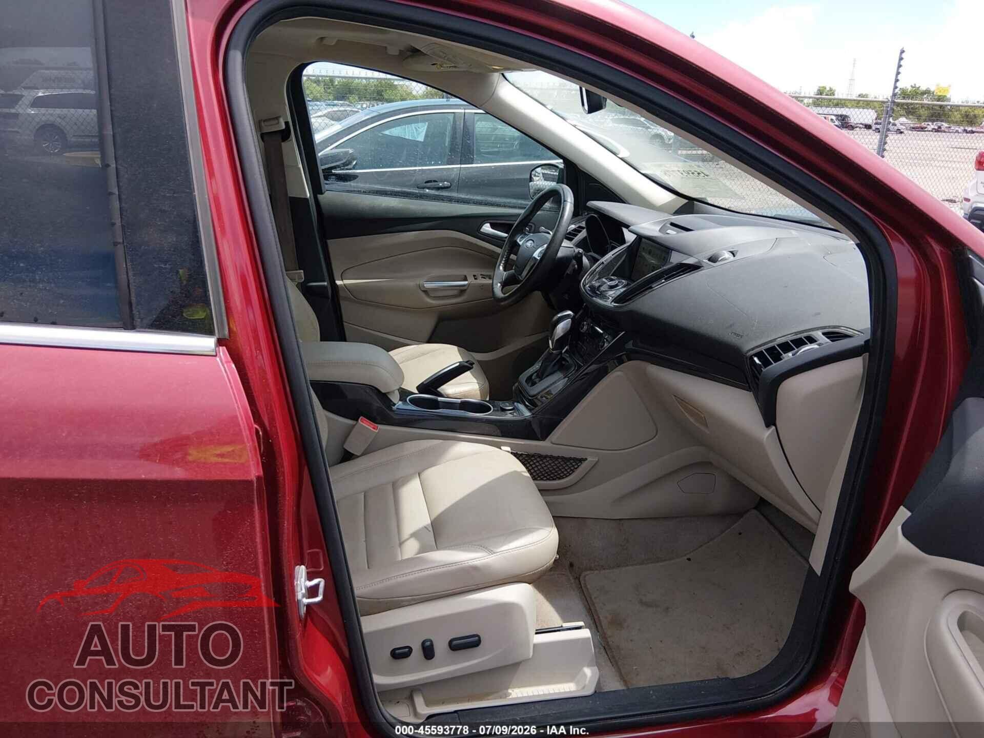 FORD ESCAPE 2016 - 1FMCU9J98GUC63385