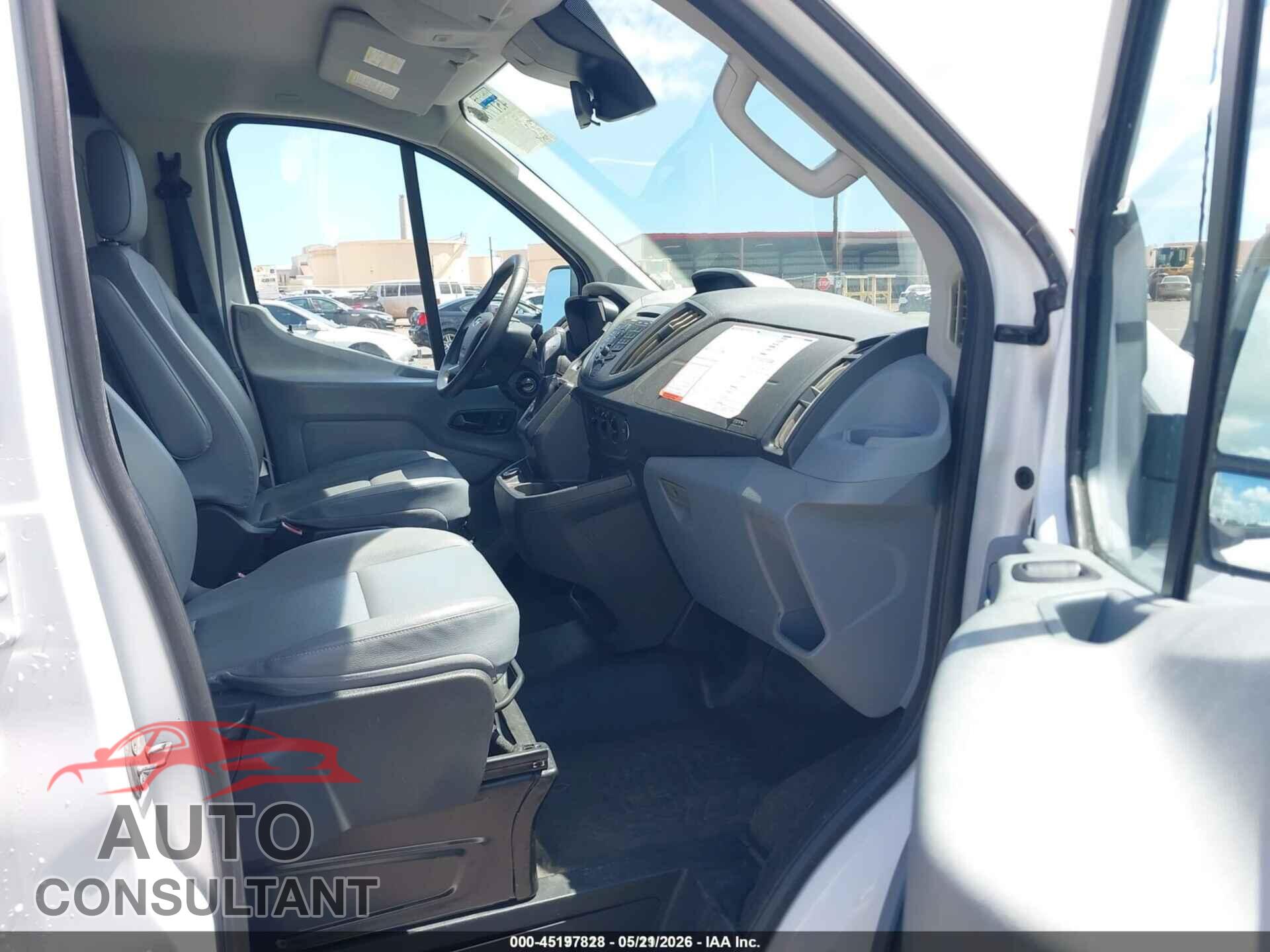 FORD TRANSIT-150 2018 - 1FTYE1ZM3JKB11051