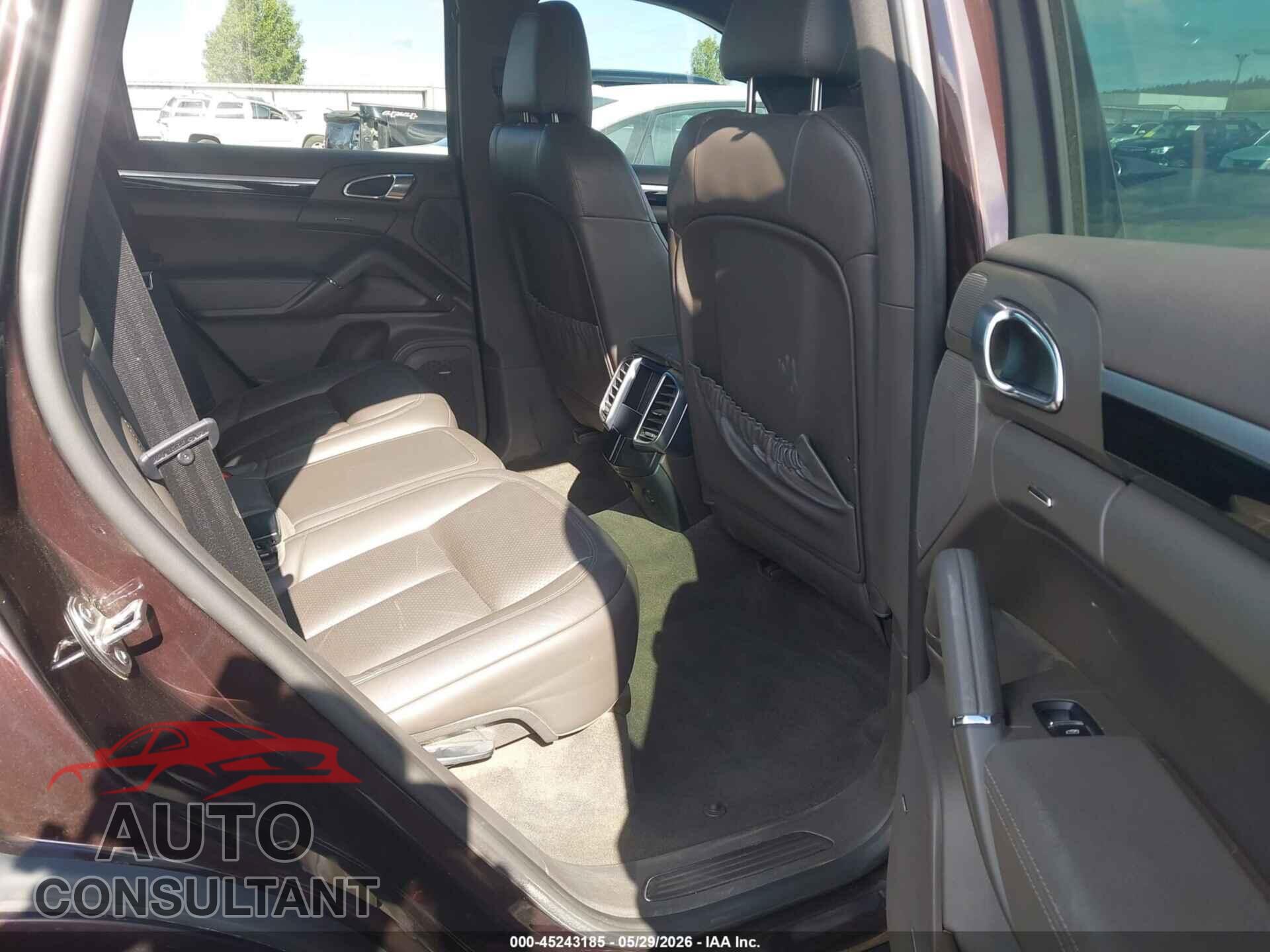 PORSCHE CAYENNE 2018 - WP1AA2A24JKA02402