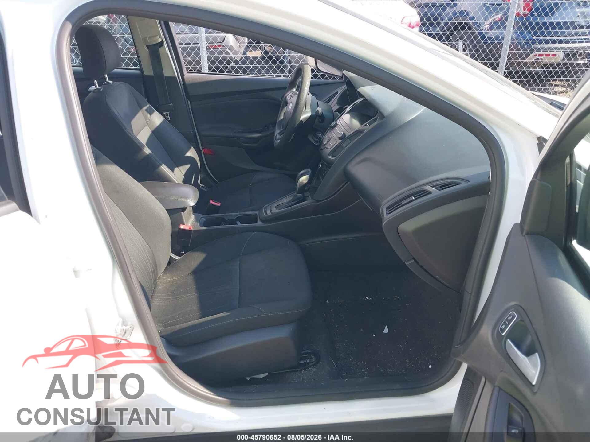 FORD FOCUS 2018 - 1FADP3F23JL254704