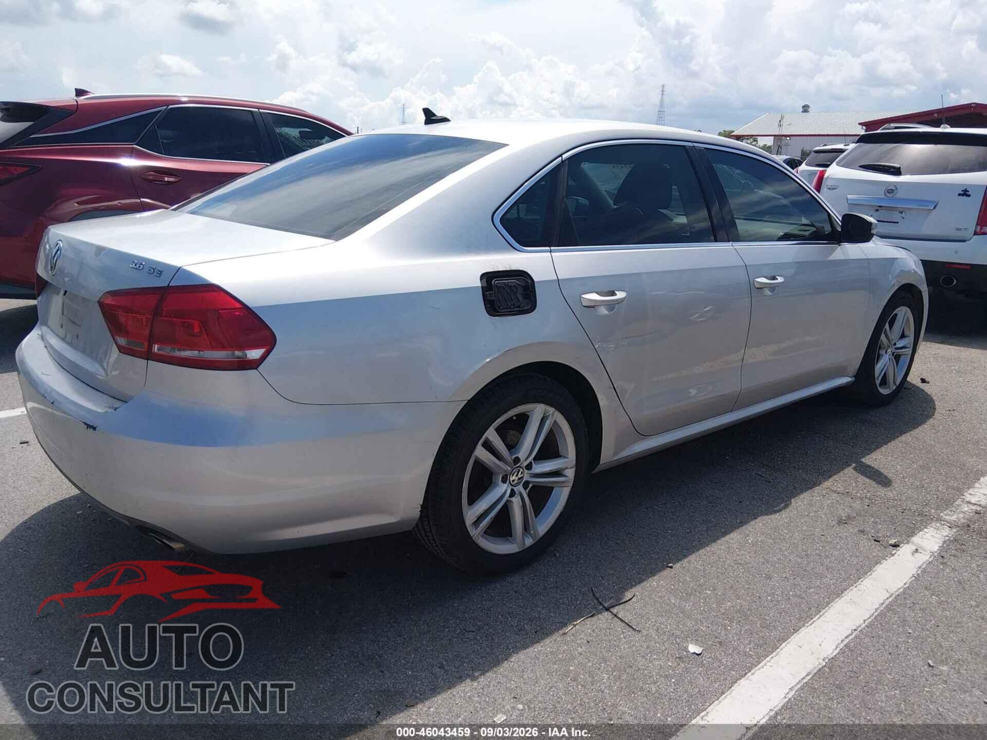 VOLKSWAGEN PASSAT 2013 - 1VWBM7A33DC082404