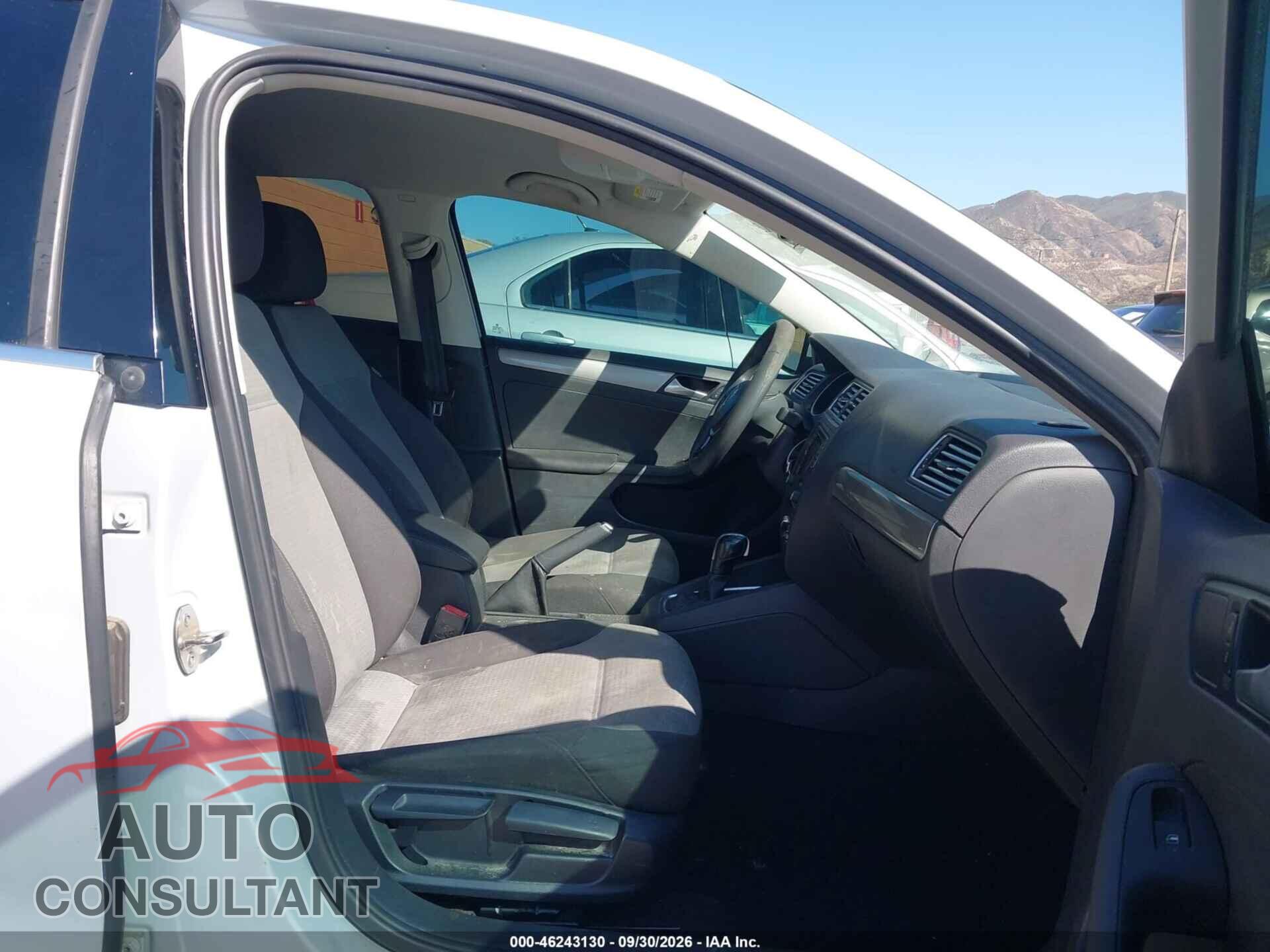 VOLKSWAGEN JETTA 2017 - 3VW2B7AJ0HM382569