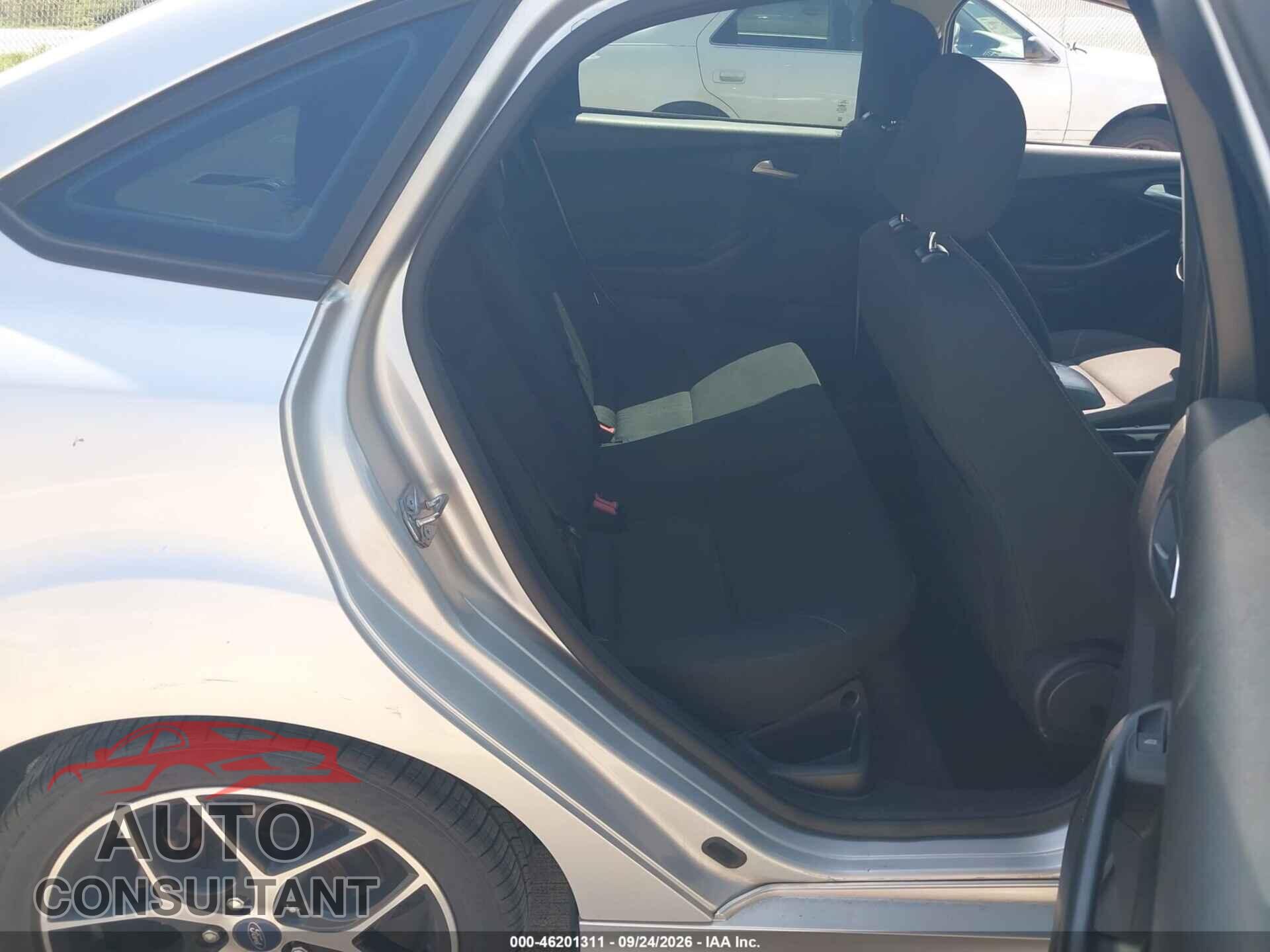 FORD FOCUS 2015 - 1FADP3F27FL248167