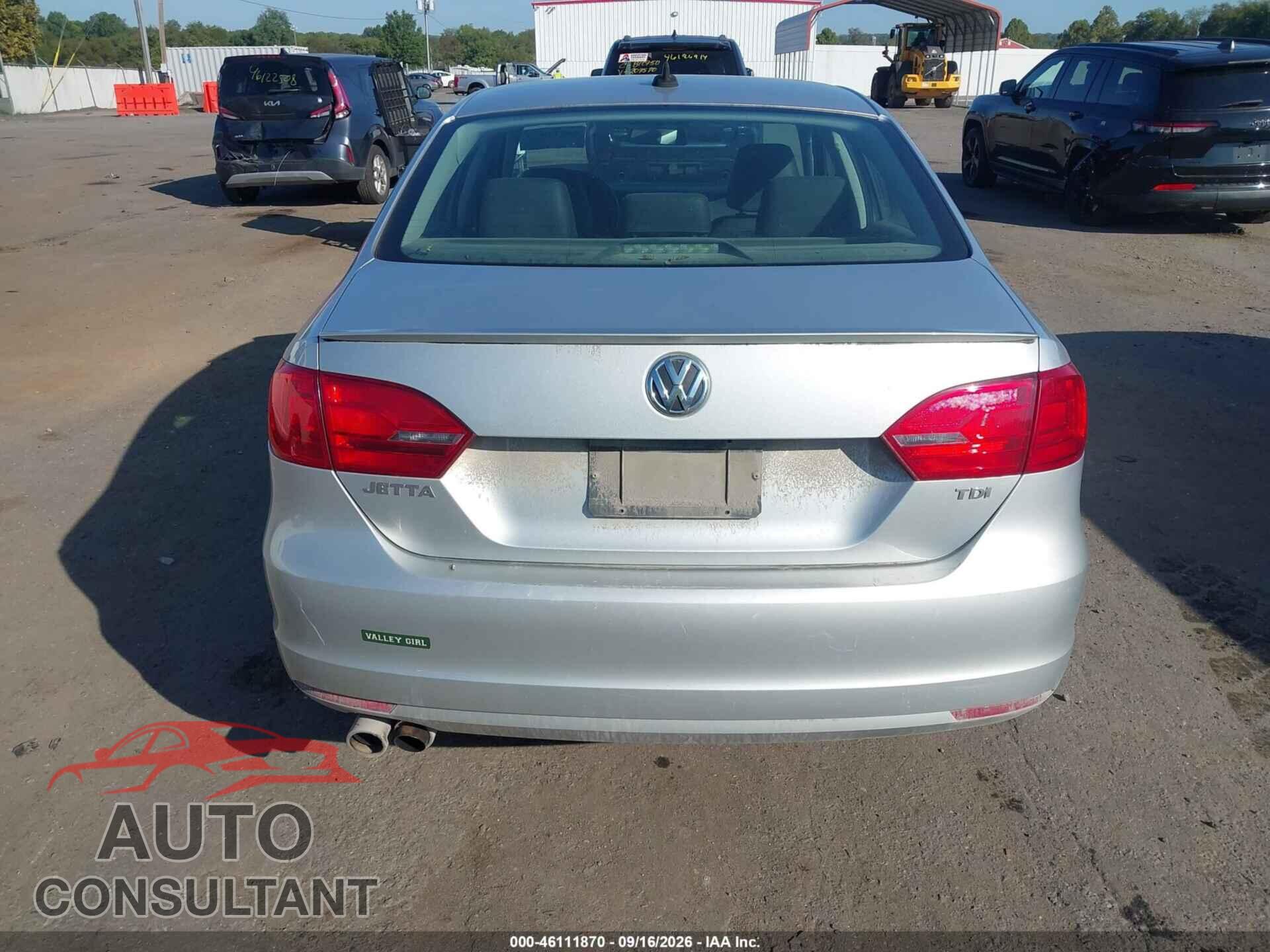 VOLKSWAGEN JETTA 2011 - 3VWLL7AJ4BM109885