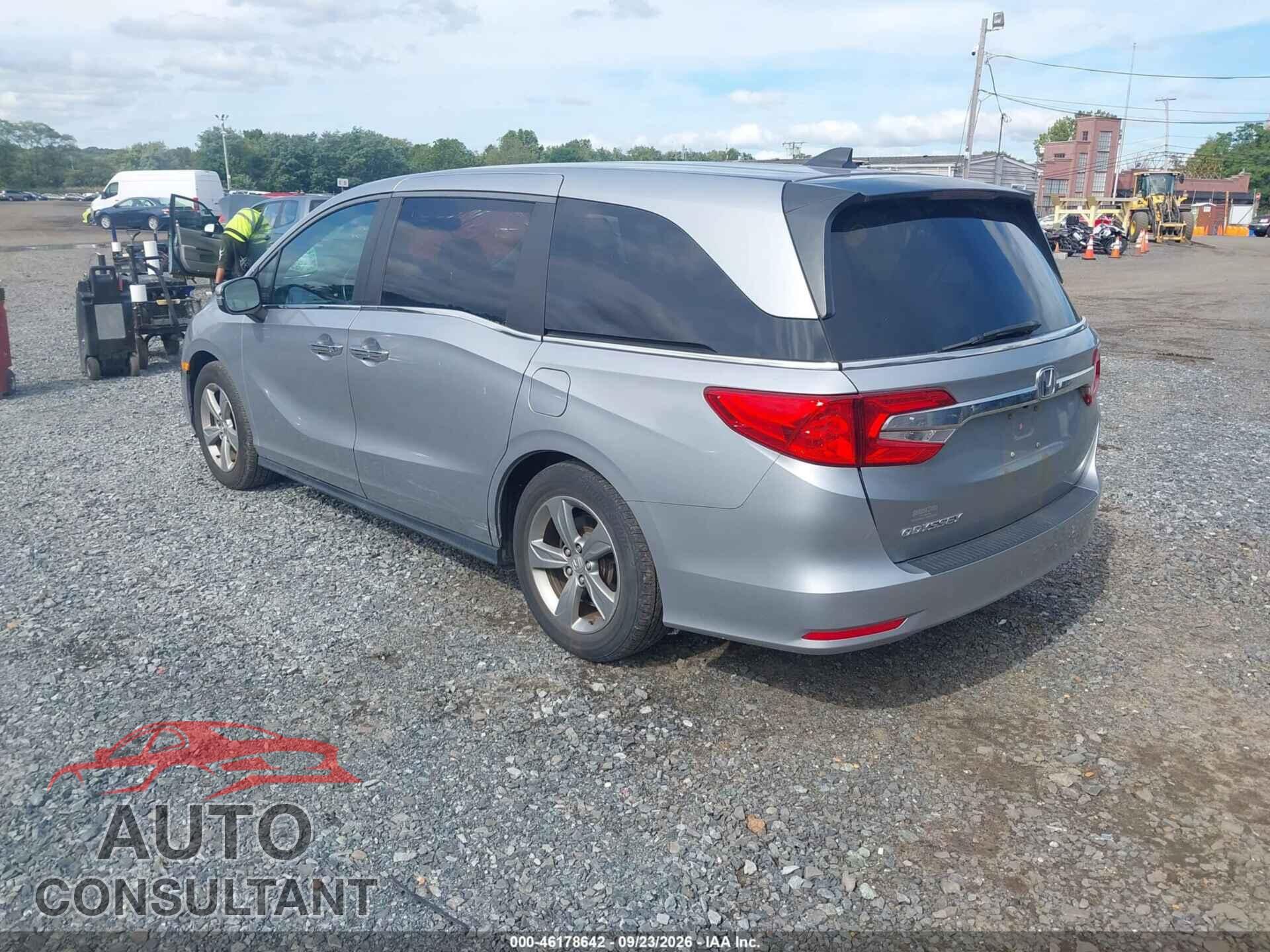 HONDA ODYSSEY 2018 - 5FNRL6H76JB009601