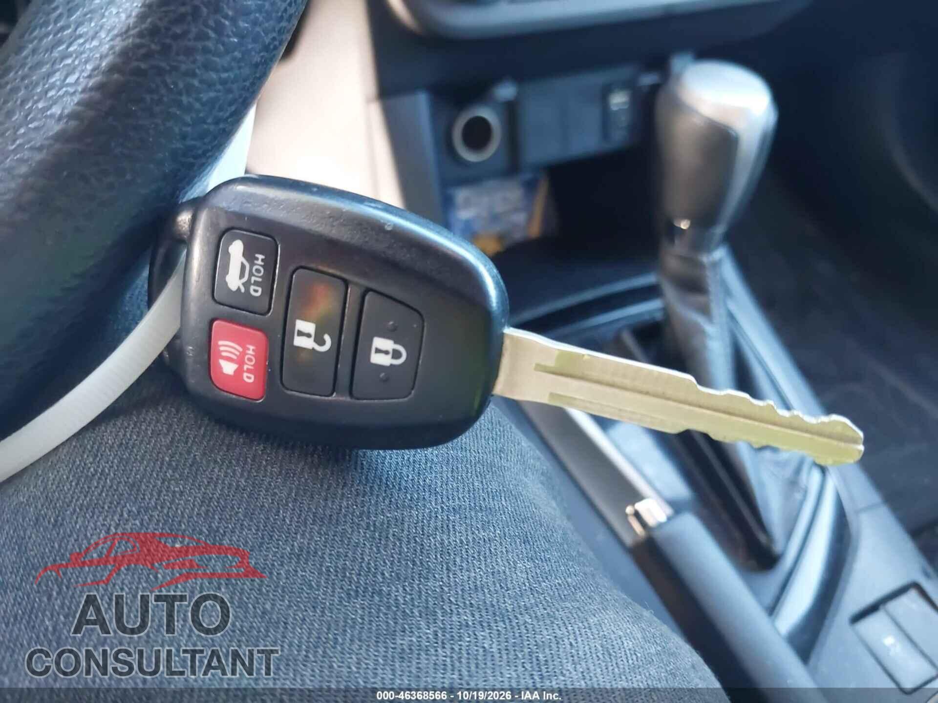 TOYOTA COROLLA 2015 - 2T1BURHE6FC446590