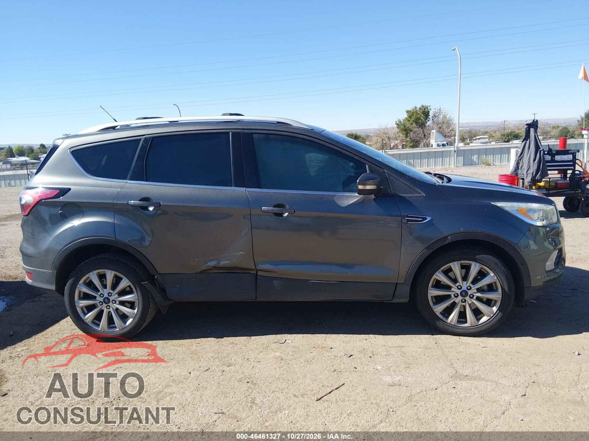 FORD ESCAPE 2017 - 1FMCU9J93HUD76677