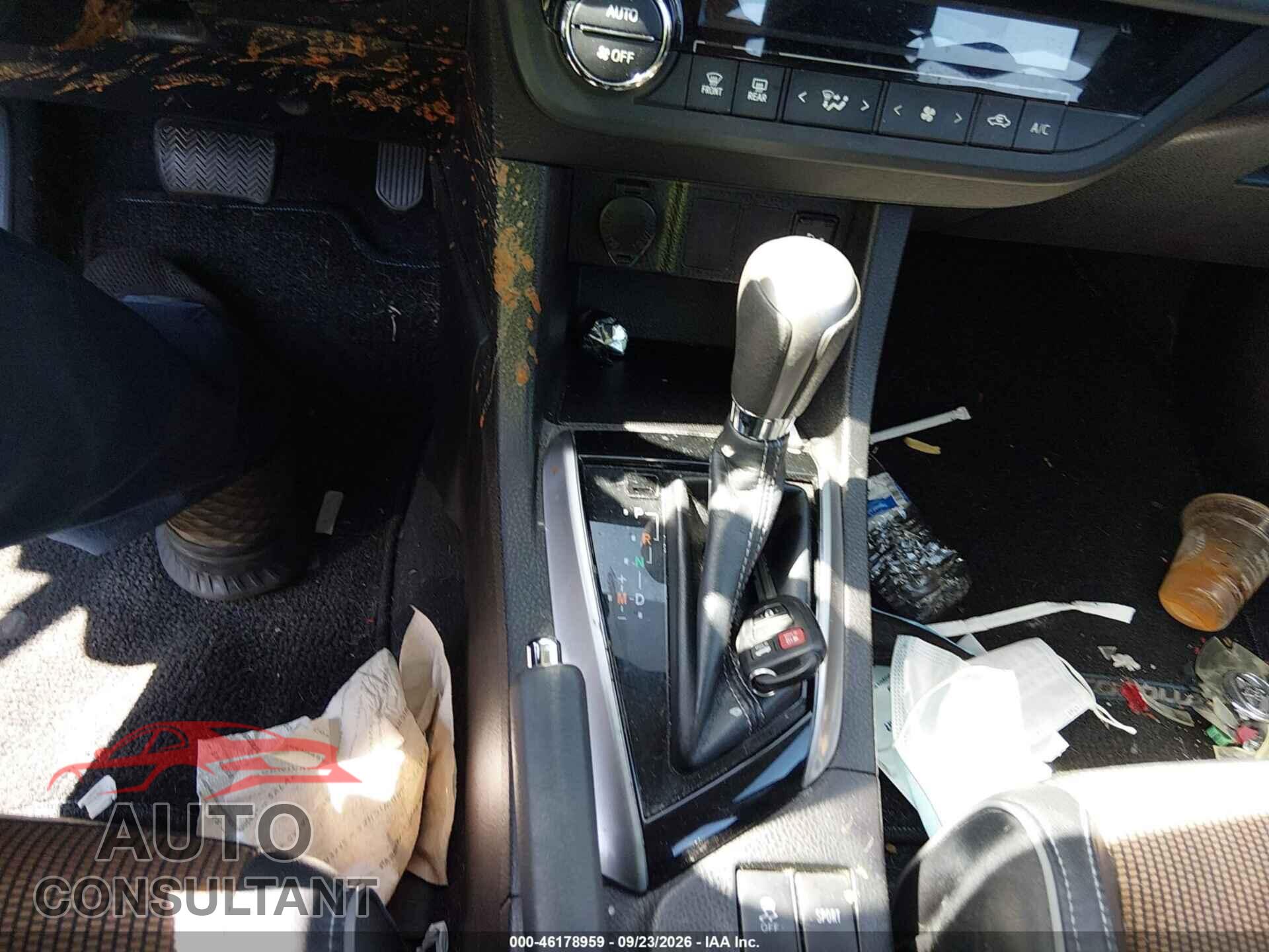 TOYOTA COROLLA 2015 - 5YFBURHE2FP300655