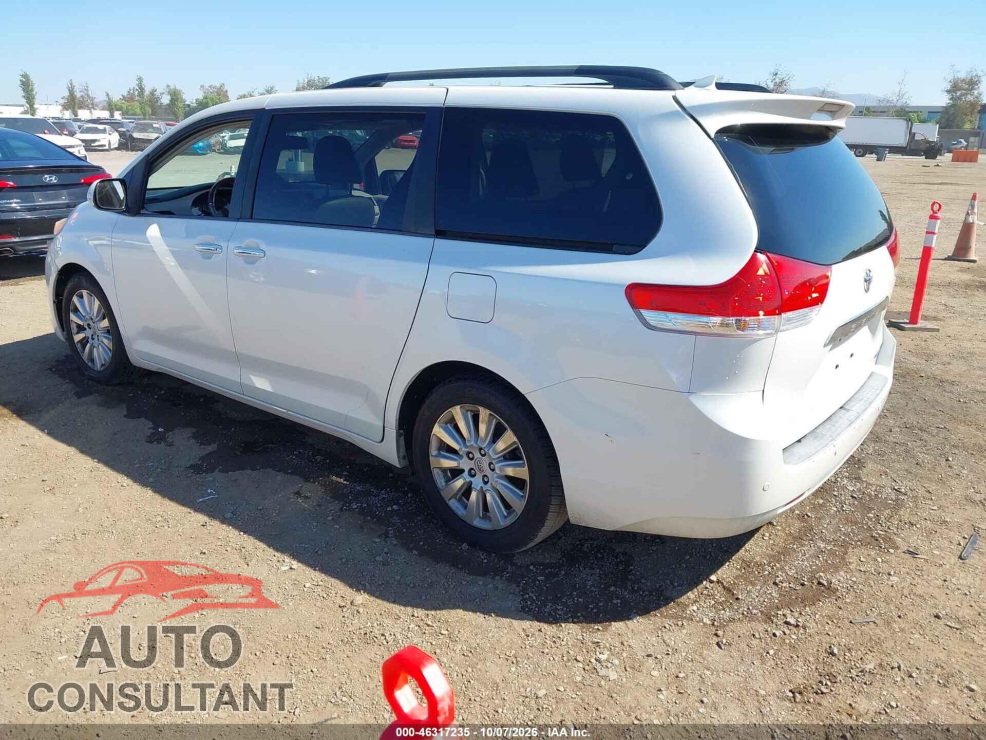 TOYOTA SIENNA 2013 - 5TDYK3DC8DS302318