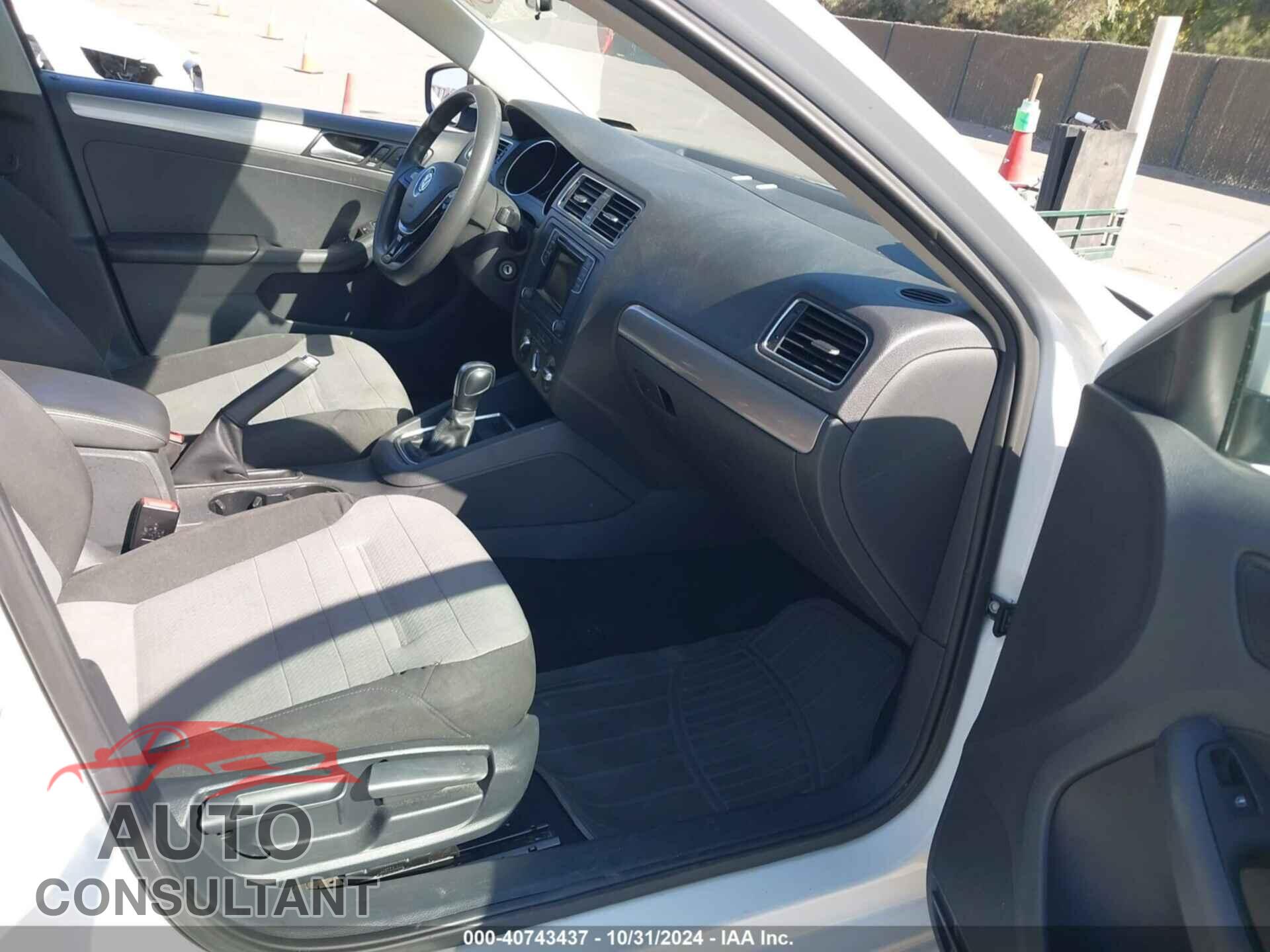 VOLKSWAGEN JETTA 2017 - 3VW2B7AJ0HM285145