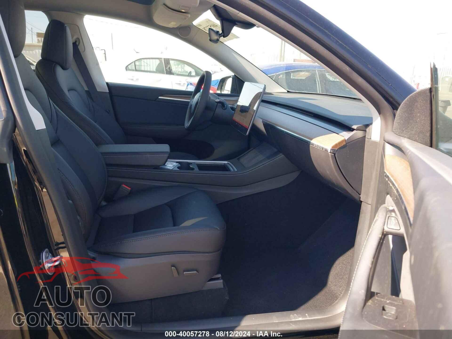 TESLA MODEL Y 2024 - 7SAYGDEE0RF129836