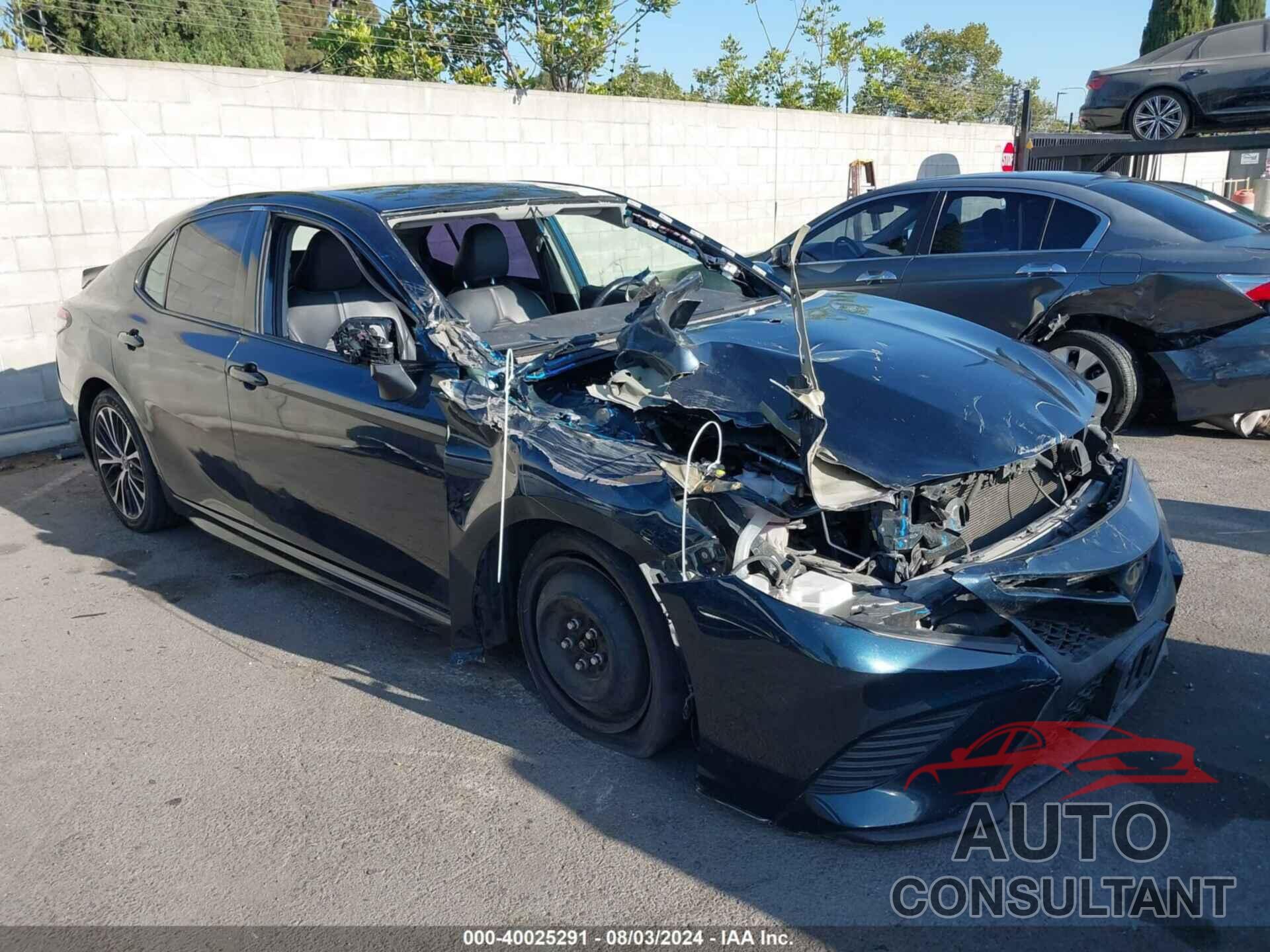 TOYOTA CAMRY 2018 - 4T1B11HK0JU618720
