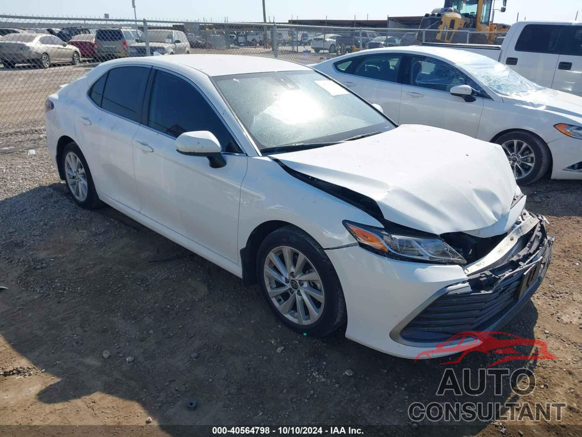 TOYOTA CAMRY 2022 - 4T1C11AK6NU696231