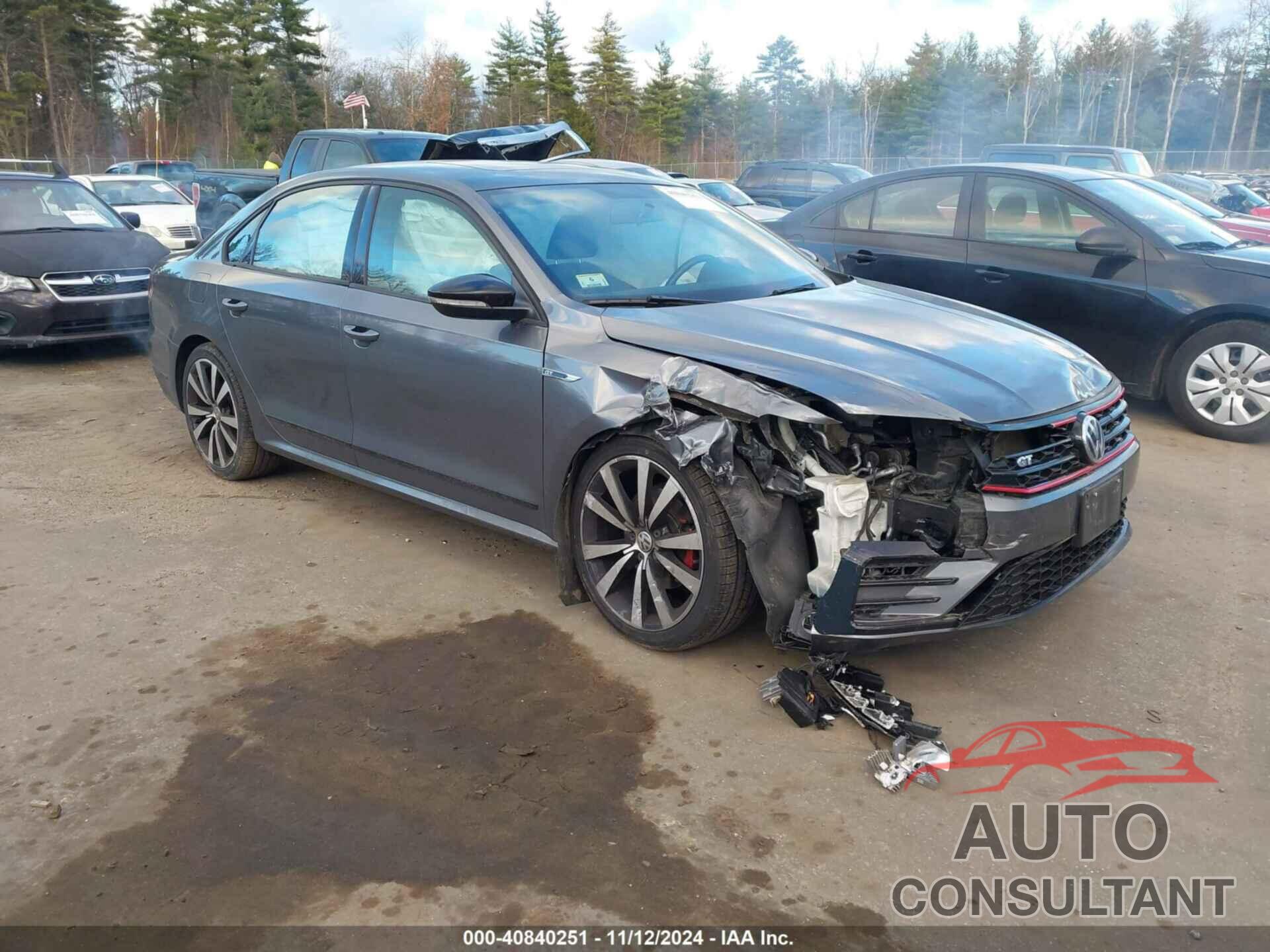 VOLKSWAGEN PASSAT 2018 - 1VWJM7A38JC035019