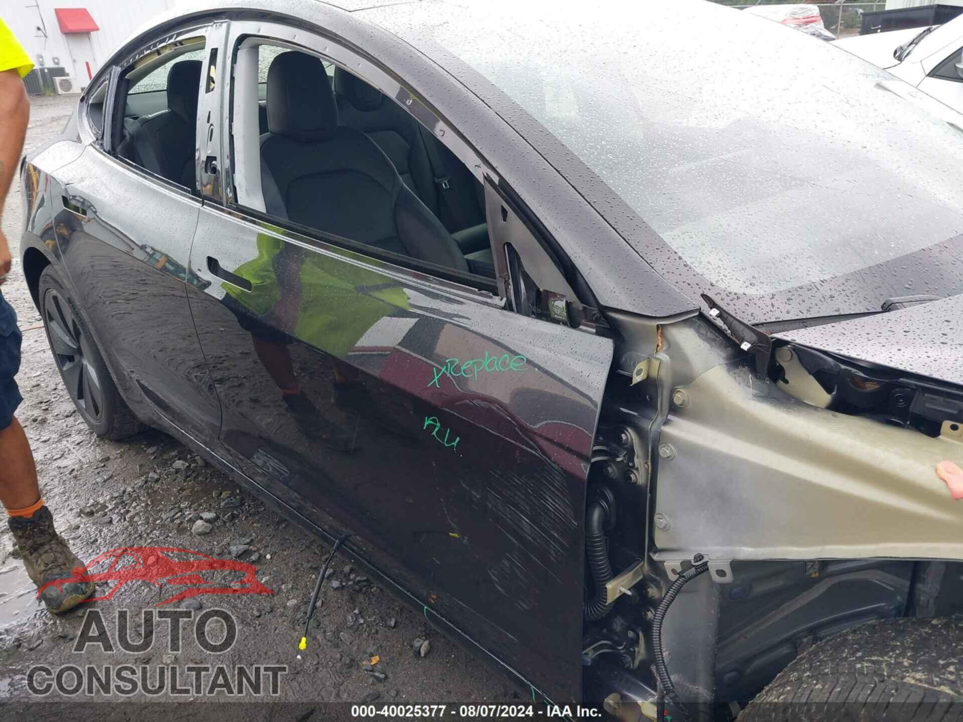 TESLA MODEL 3 2024 - 5YJ3E1EA3RF734779