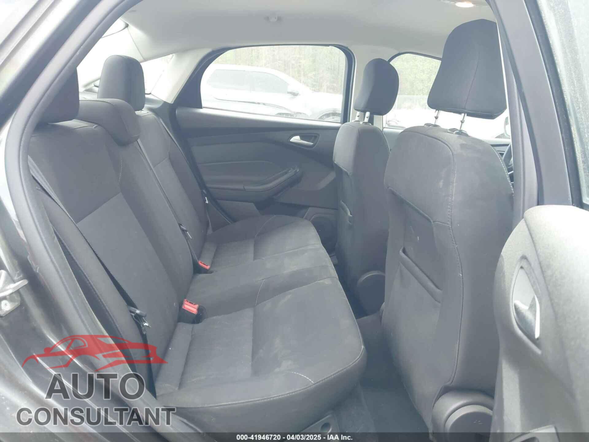 FORD FOCUS 2017 - 1FADP3F23HL277572