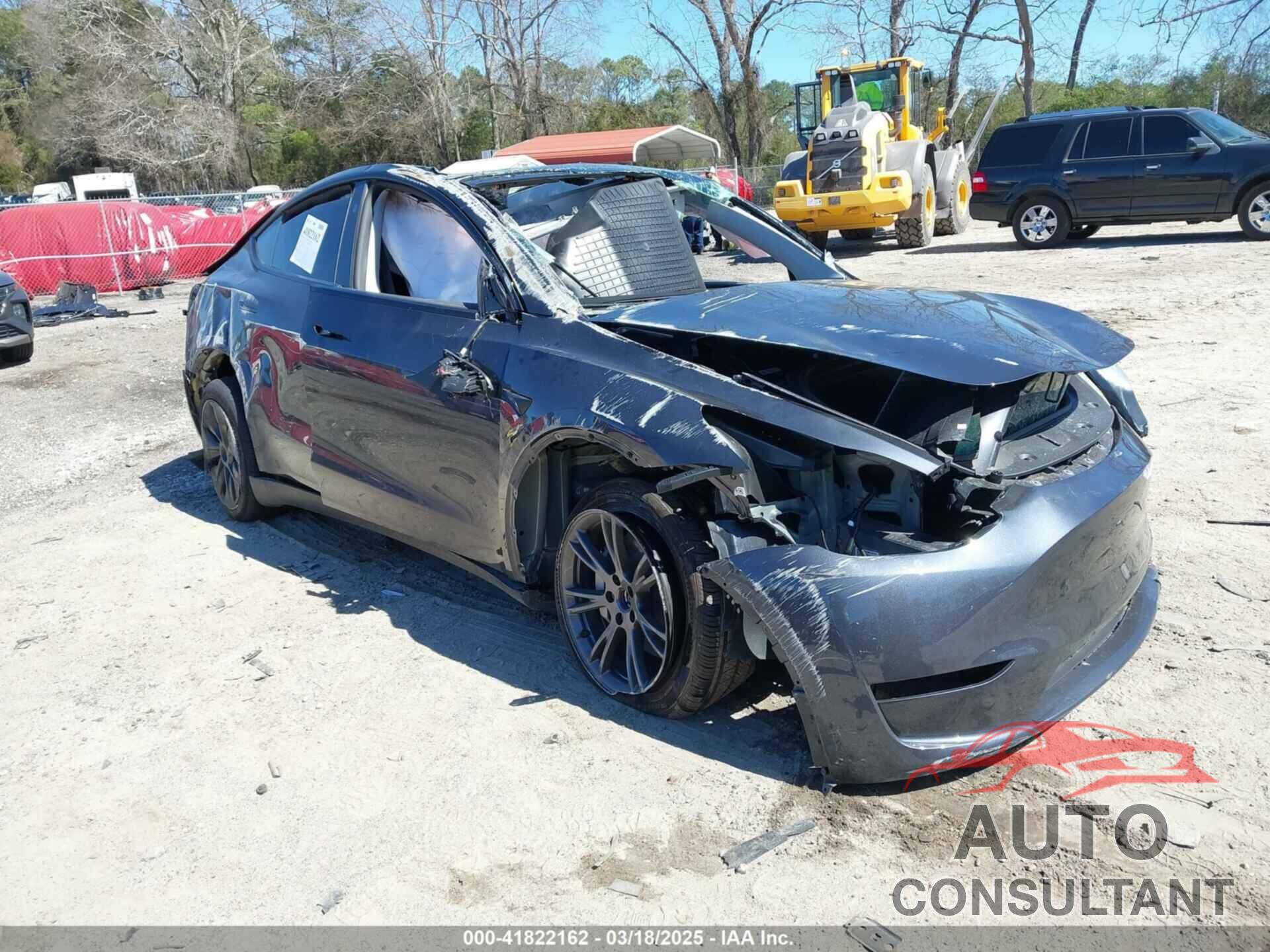 TESLA MODEL Y 2025 - 7SAYGDEE4SA346826