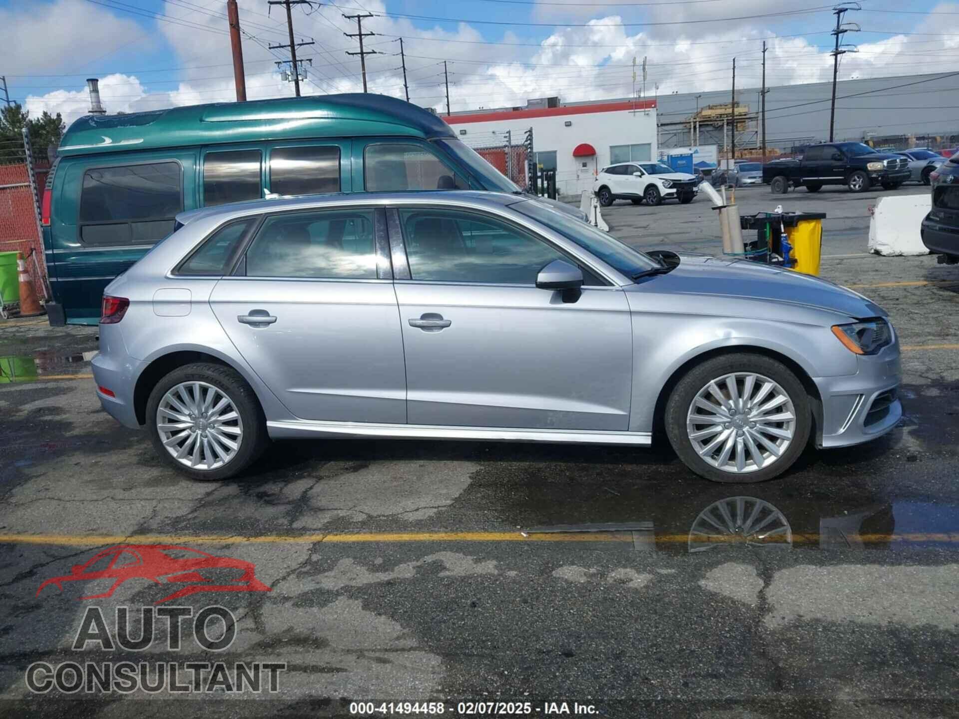 AUDI A3 E-TRON 2016 - WAUTPBFF7GA038262