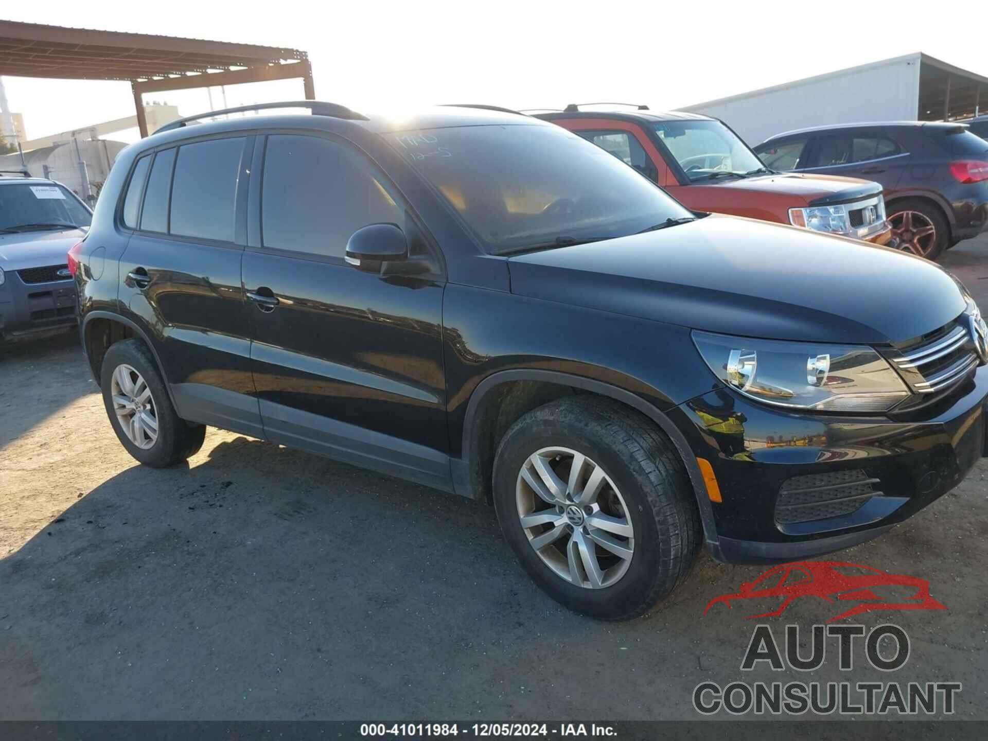 VOLKSWAGEN TIGUAN 2017 - WVGBV7AX8HK017137