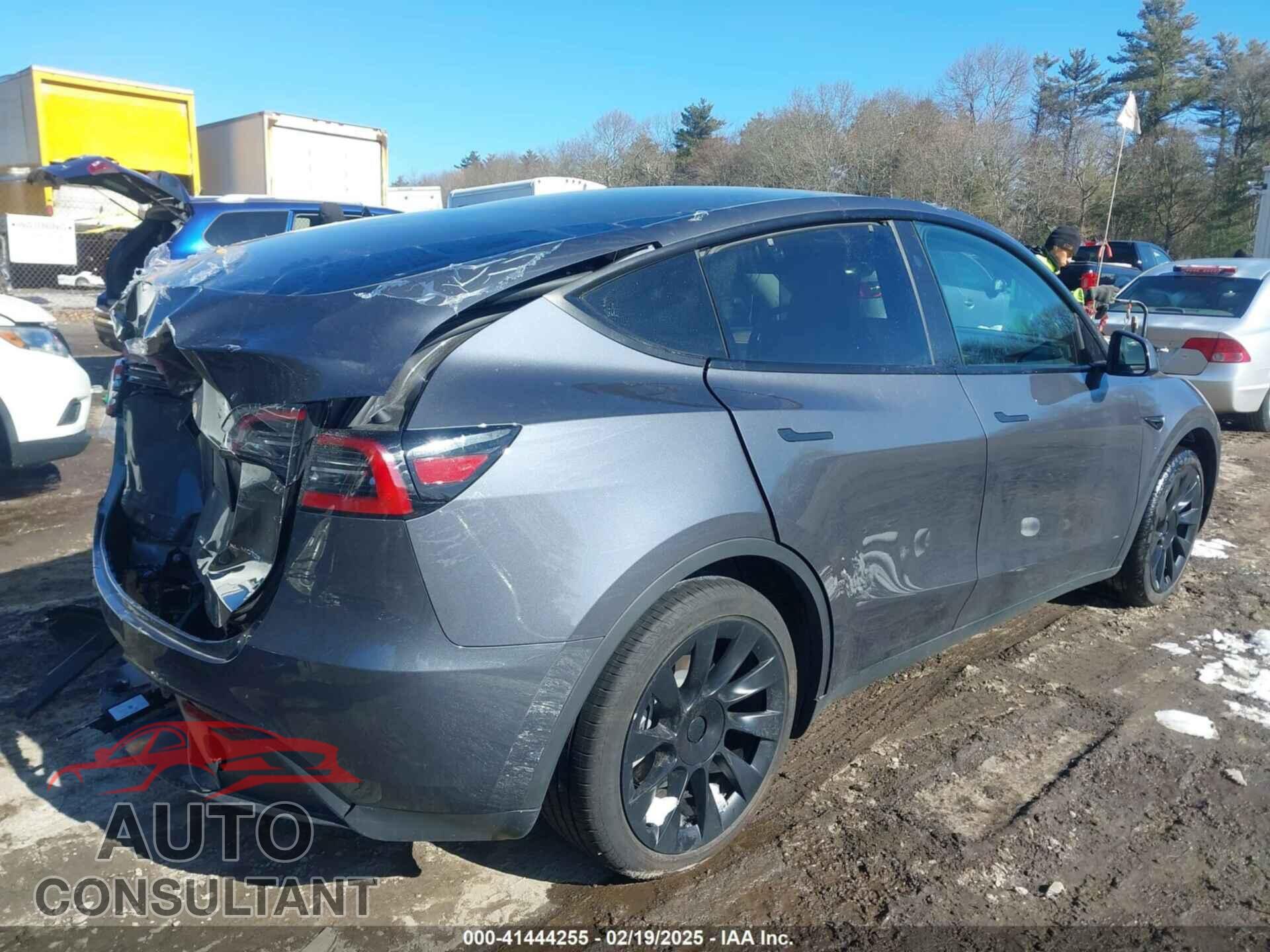 TESLA MODEL Y 2023 - 7SAYGAEE9PF905943