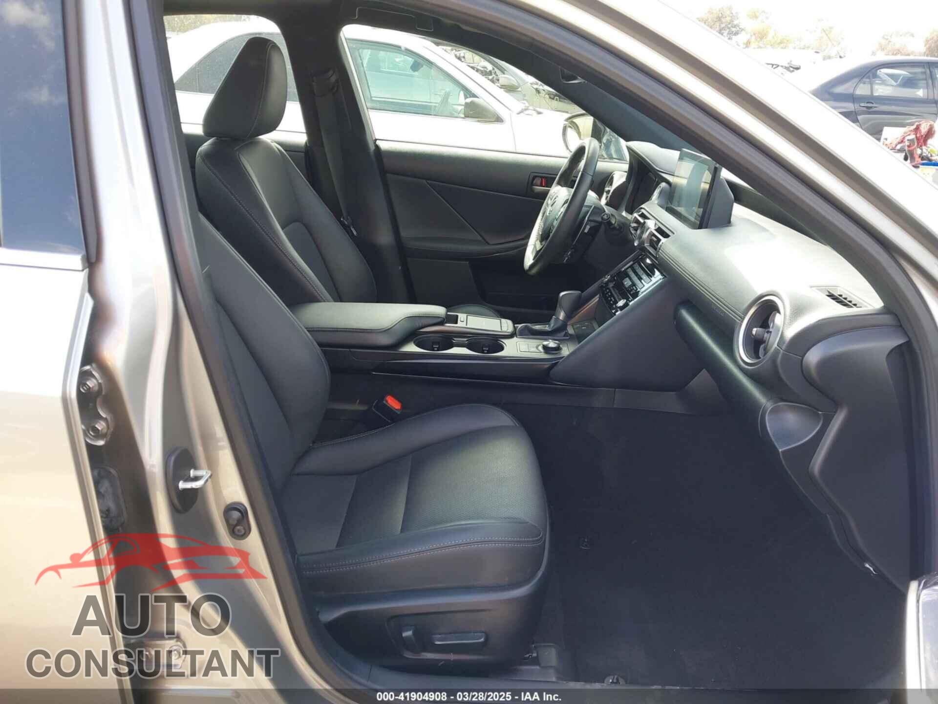 LEXUS IS 300 2021 - JTHCA1D22M5117601