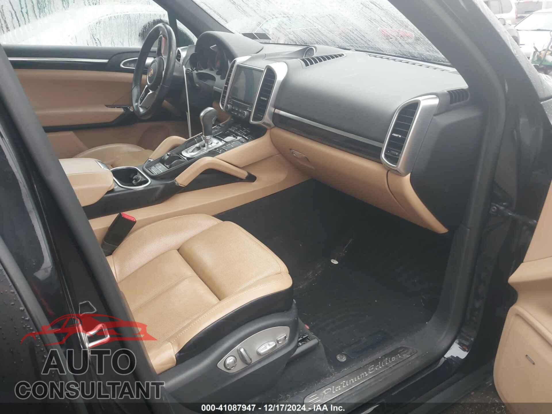 PORSCHE CAYENNE 2017 - WP1AA2A22HKA87556