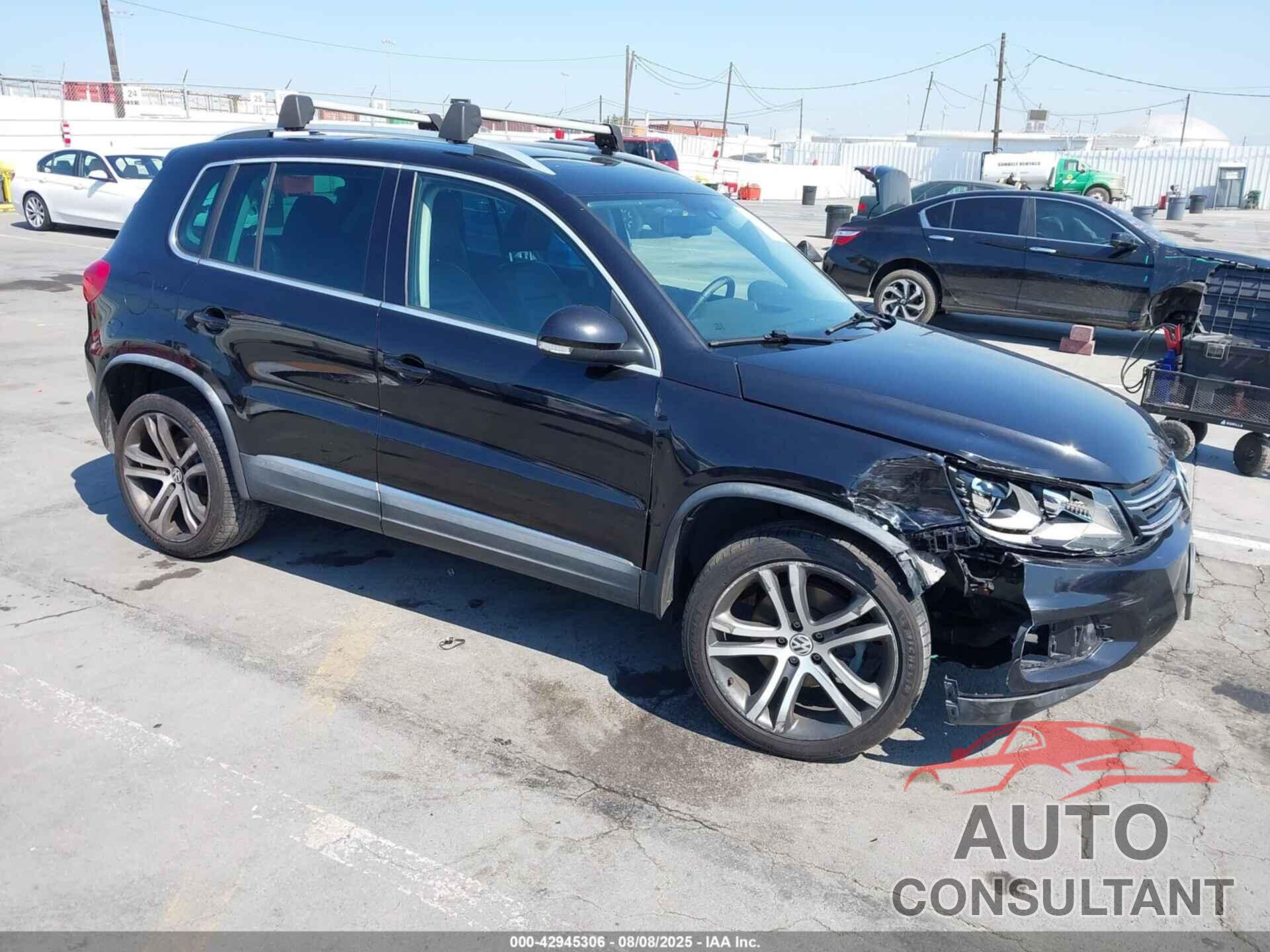 VOLKSWAGEN TIGUAN 2017 - WVGVV7AX3HW502744