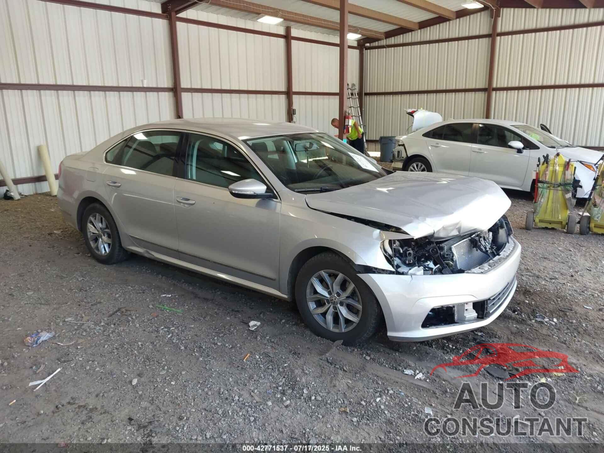 VOLKSWAGEN PASSAT 2017 - 1VWAT7A38HC078417