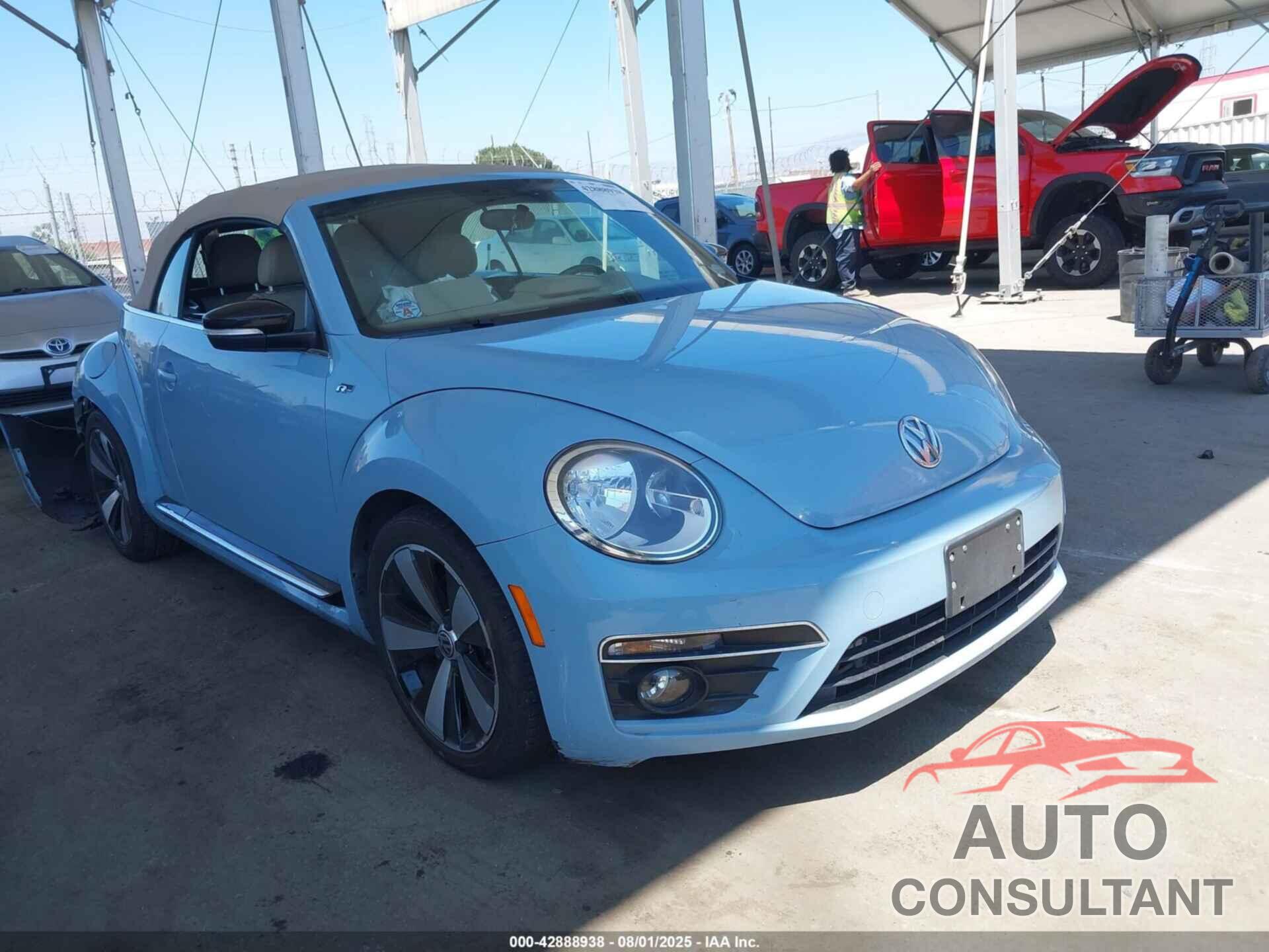VOLKSWAGEN BEETLE 2015 - 3VW7S7AT6FM804669