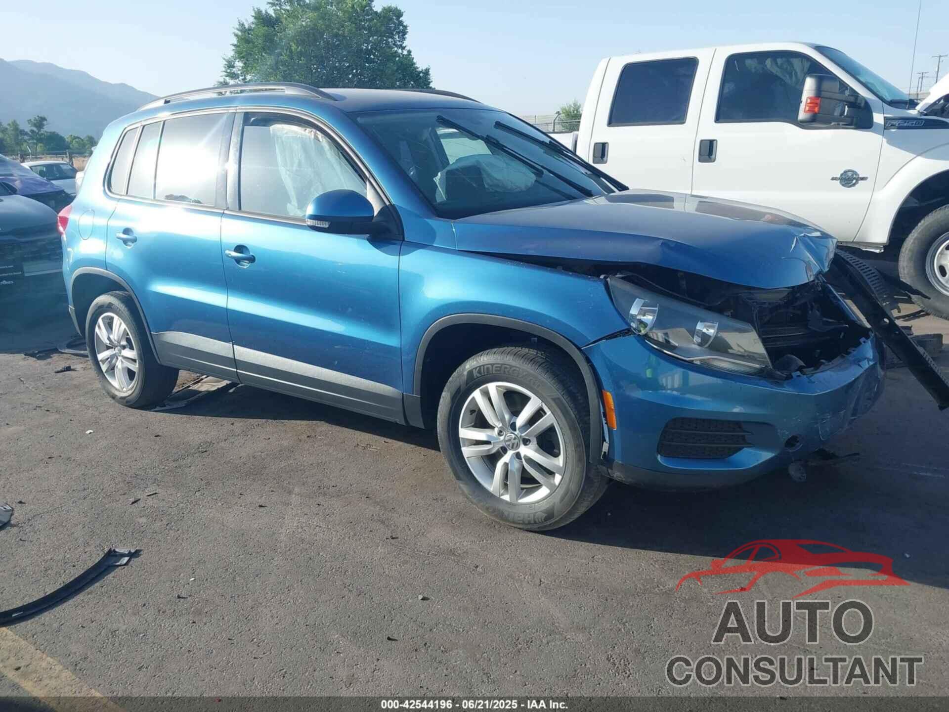 VOLKSWAGEN TIGUAN 2017 - WVGAV7AX9HW511091
