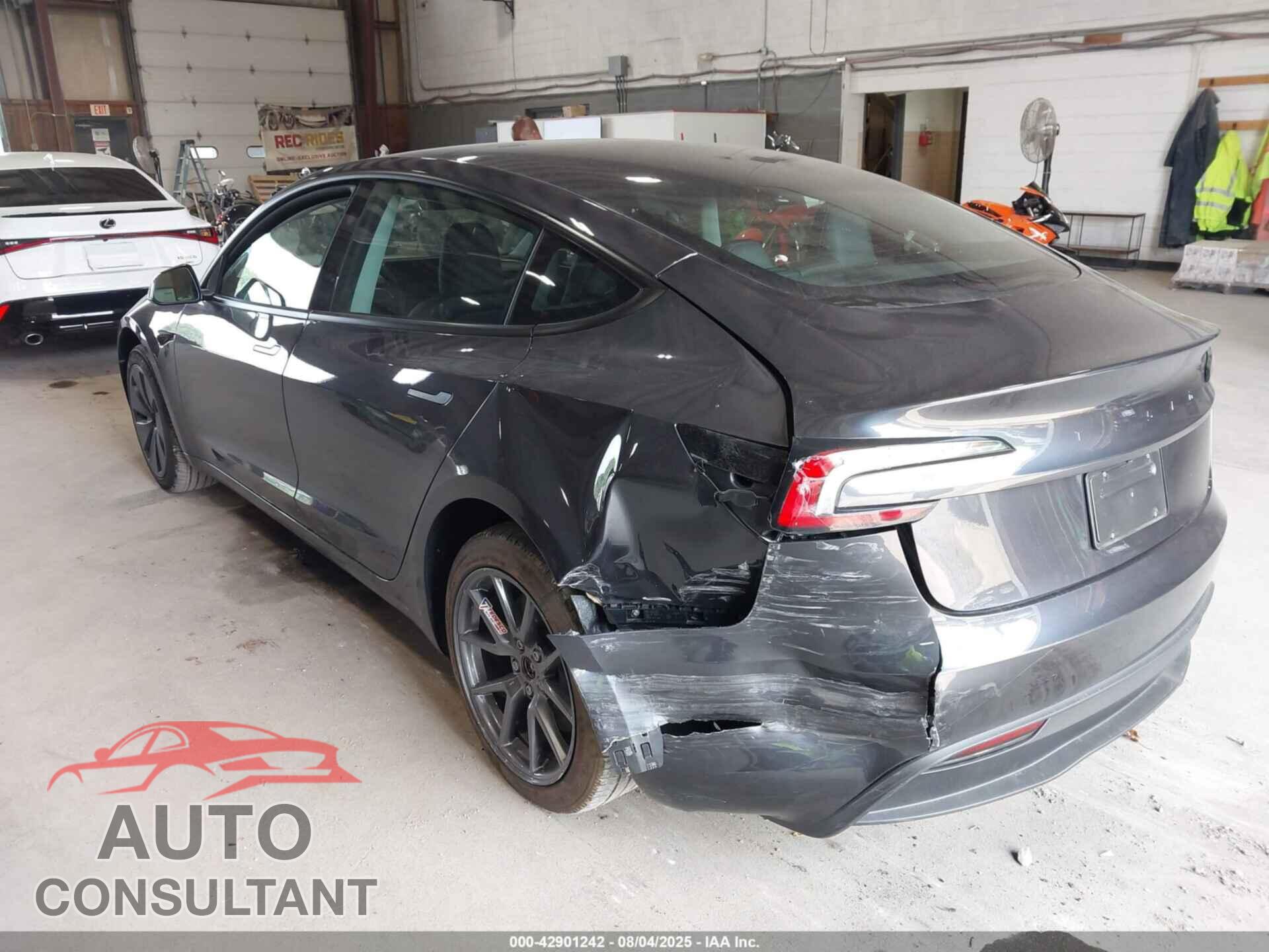 TESLA MODEL 3 2025 - 5YJ3E1EA2SF018395