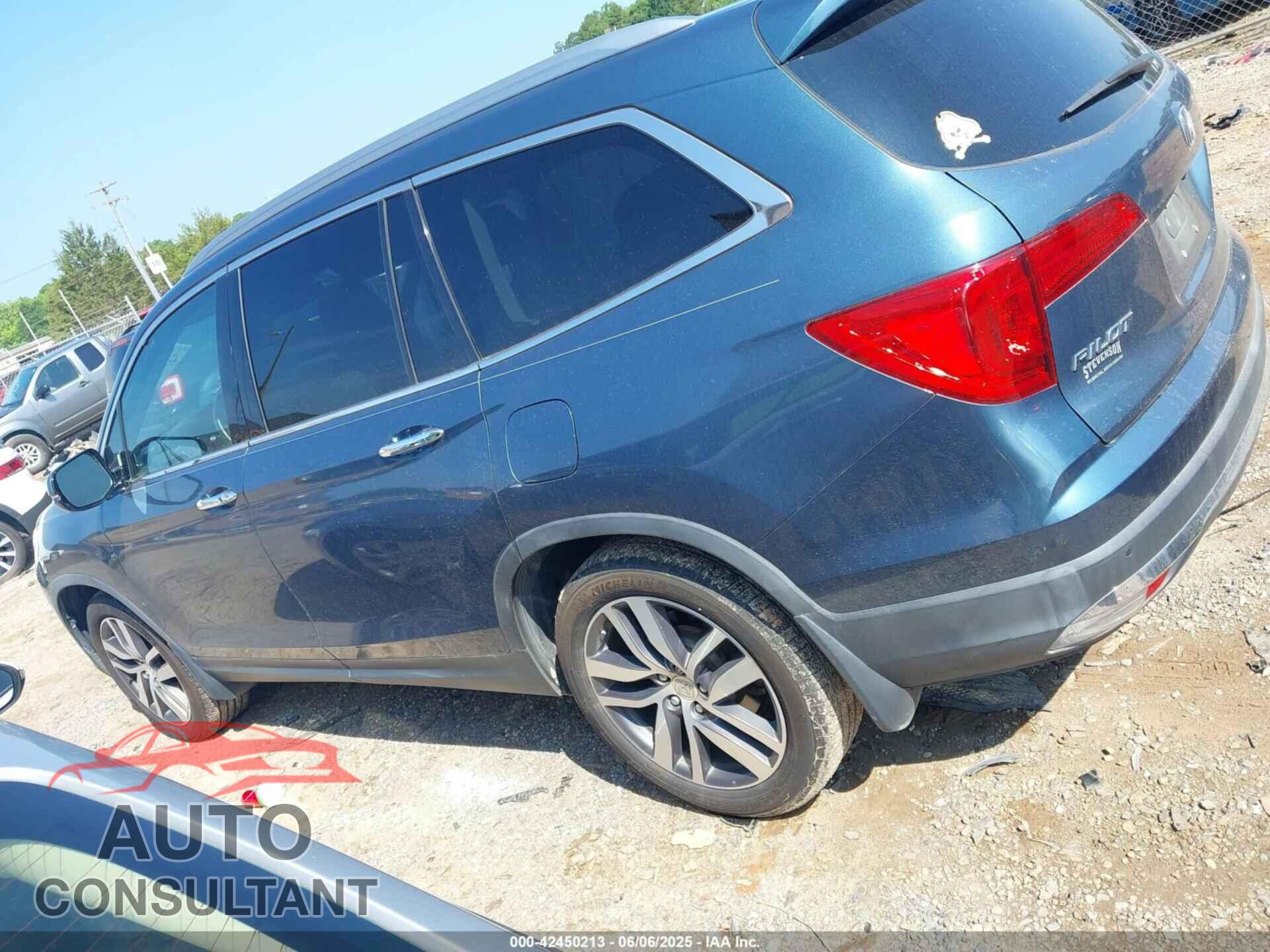 HONDA PILOT 2017 - 5FNYF5H96HB032210