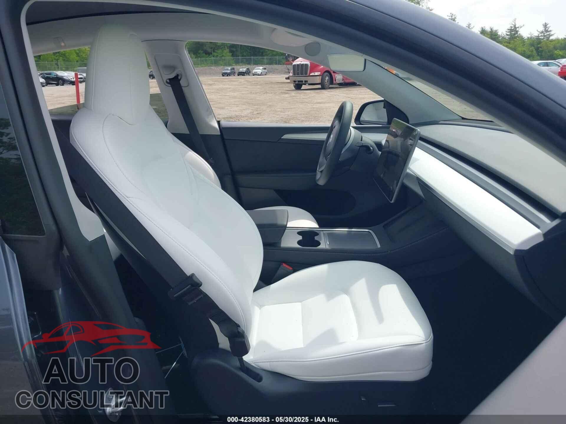 TESLA MODEL Y 2023 - 7SAYGAEEXPF856428