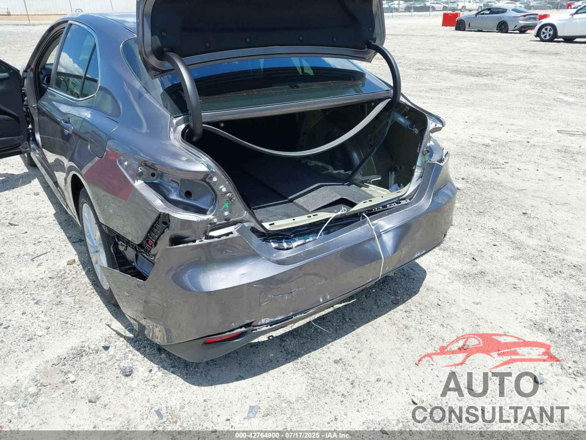 TOYOTA CAMRY 2022 - 4T1C11AK5NU644119