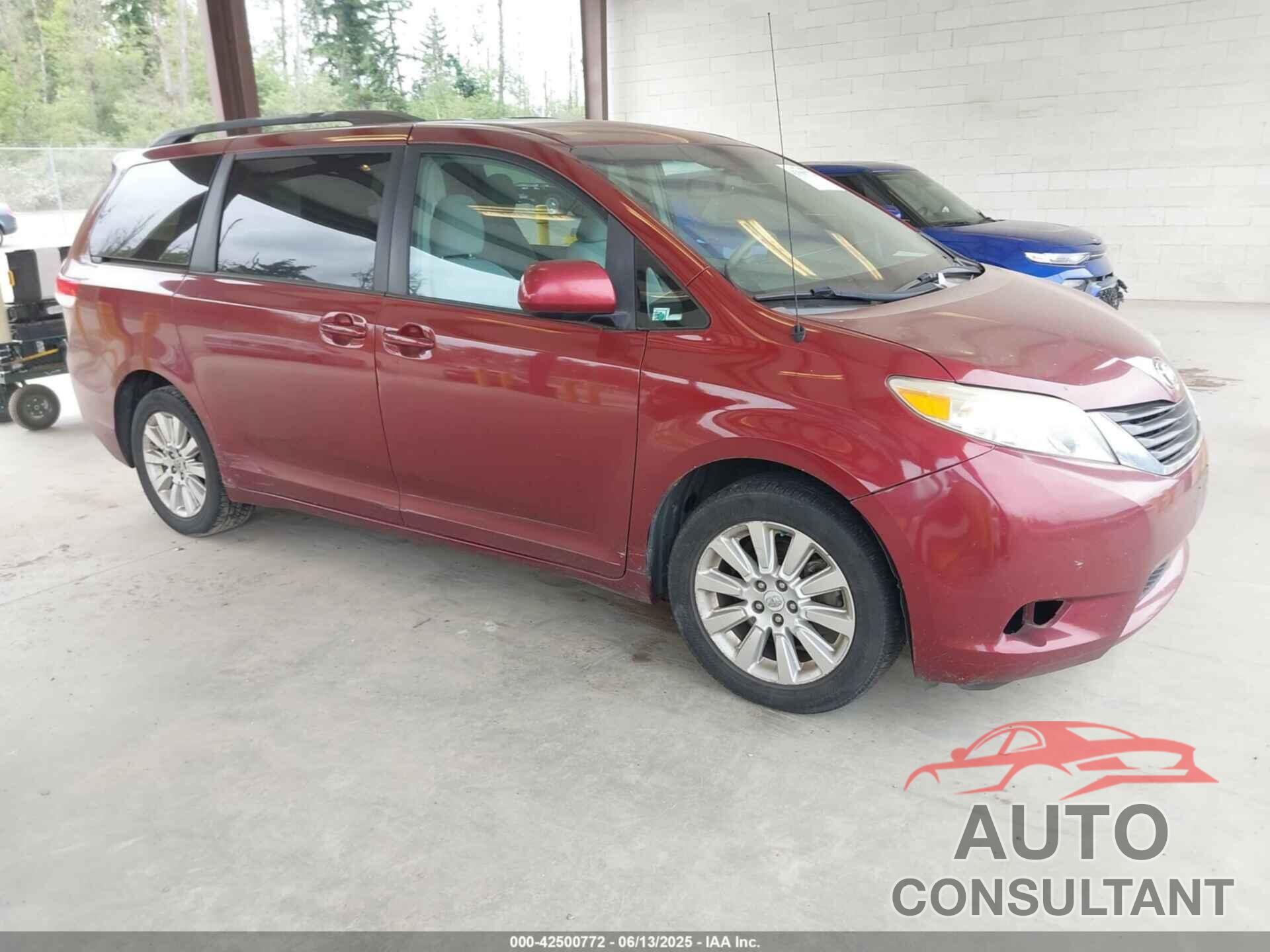 TOYOTA SIENNA 2011 - 5TDJK3DC6BS002713