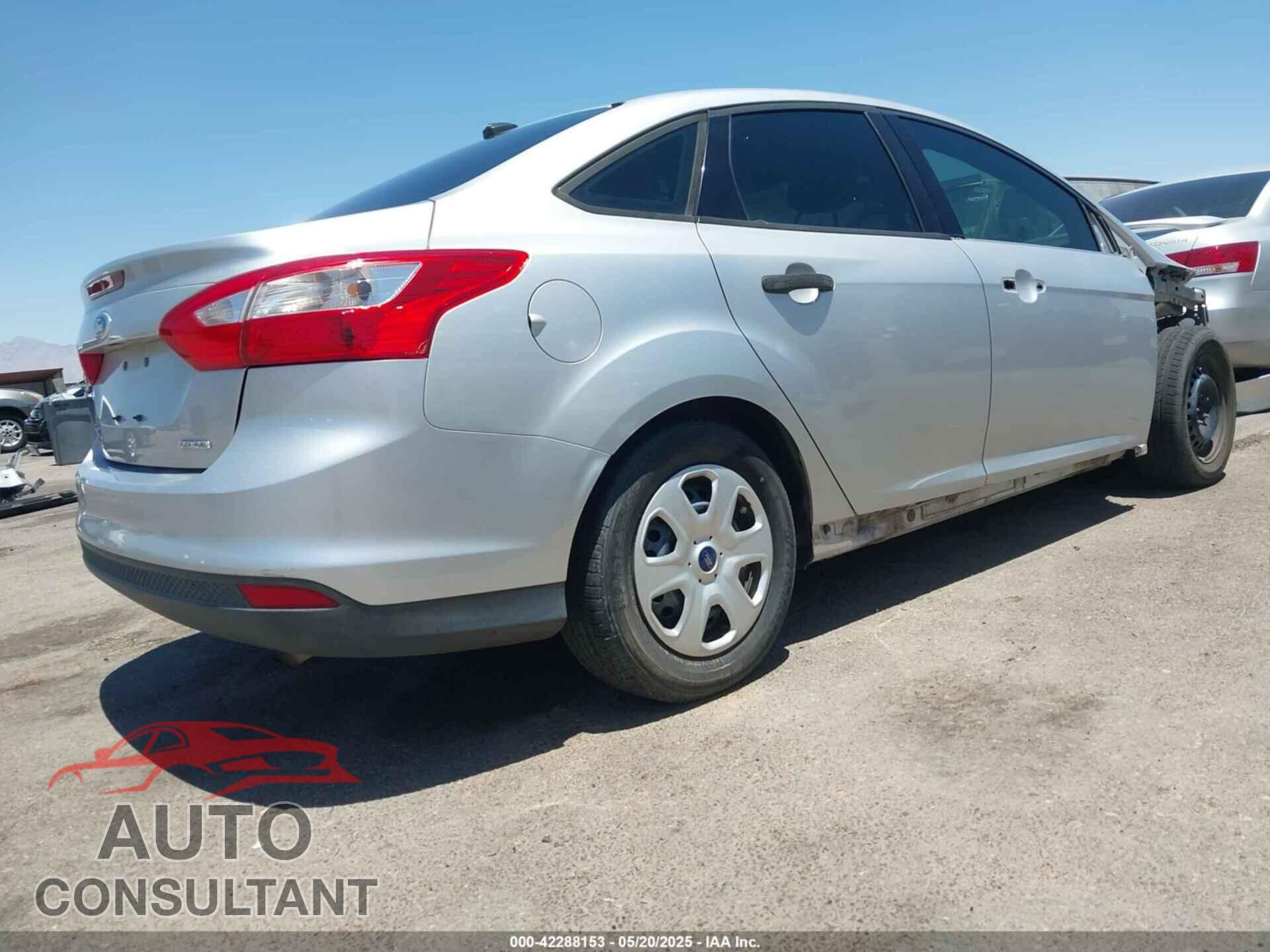 FORD FOCUS 2013 - 1FADP3E2XDL379303