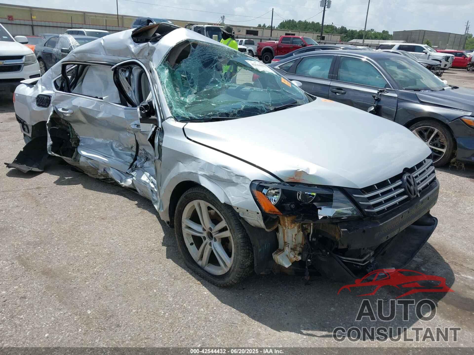 VOLKSWAGEN PASSAT 2015 - 1VWCV7A39FC098319