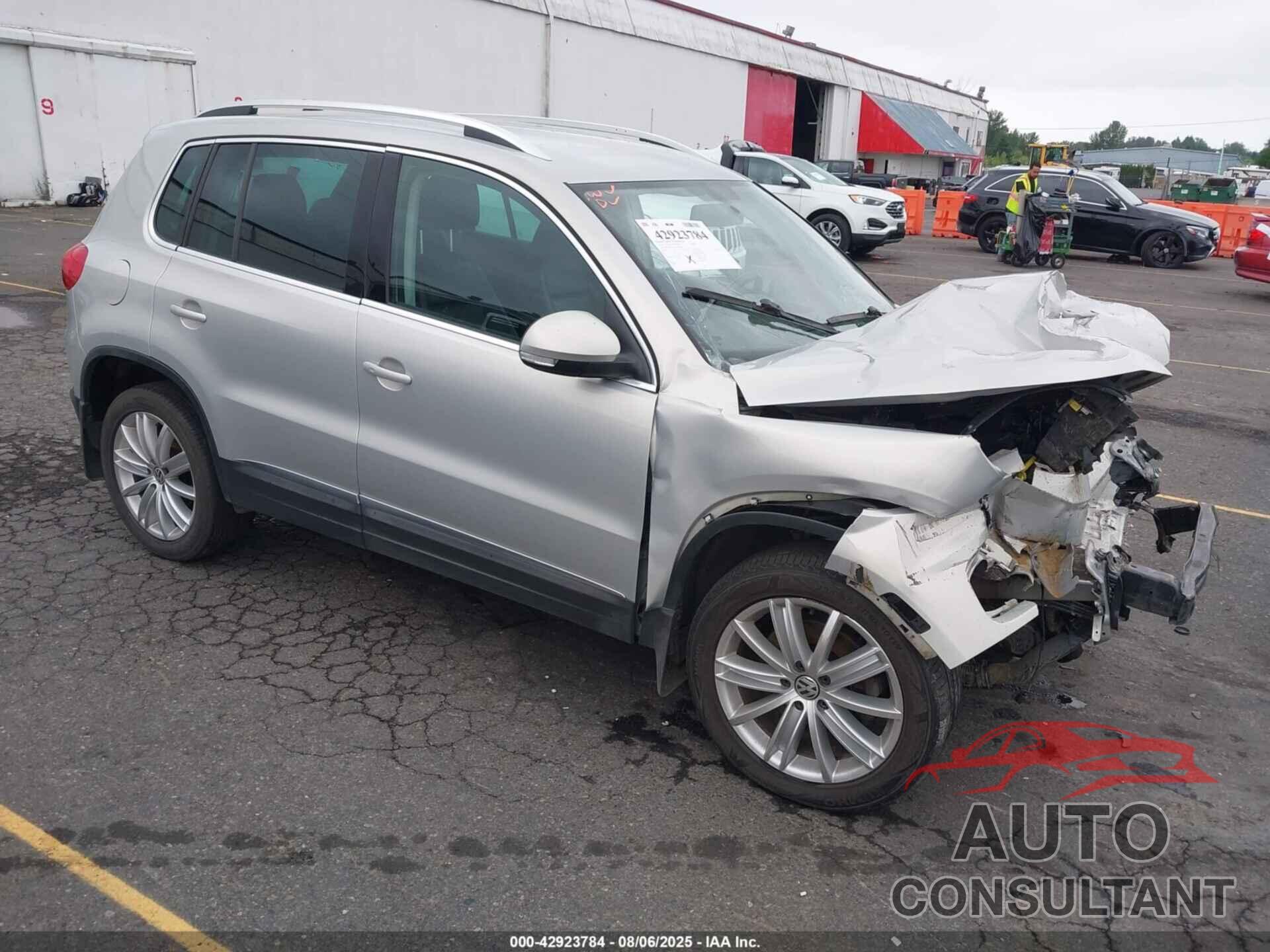 VOLKSWAGEN TIGUAN 2014 - WVGBV3AX6EW587831