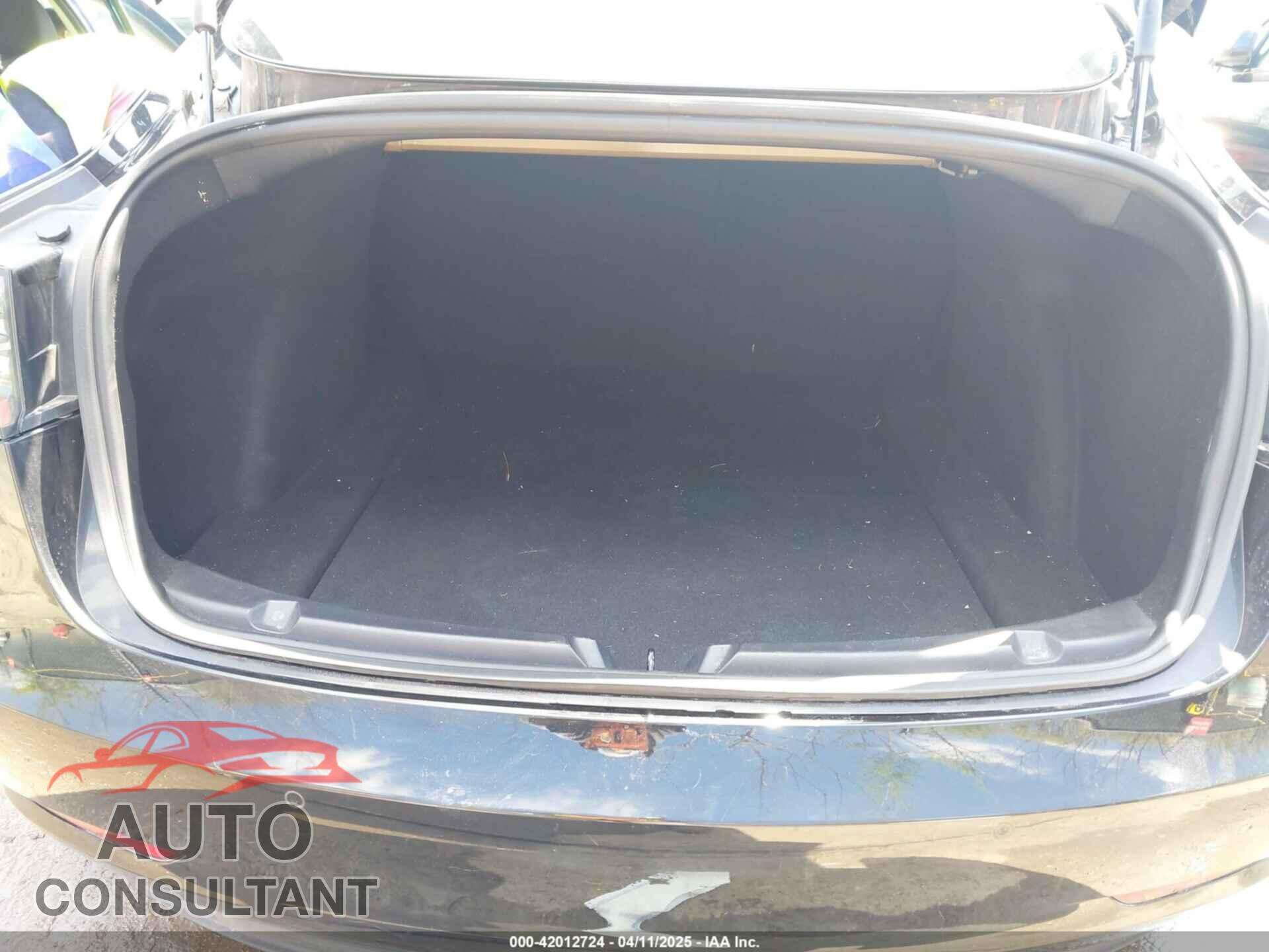 TESLA MODEL 3 2019 - 5YJ3E1EA4KF296859