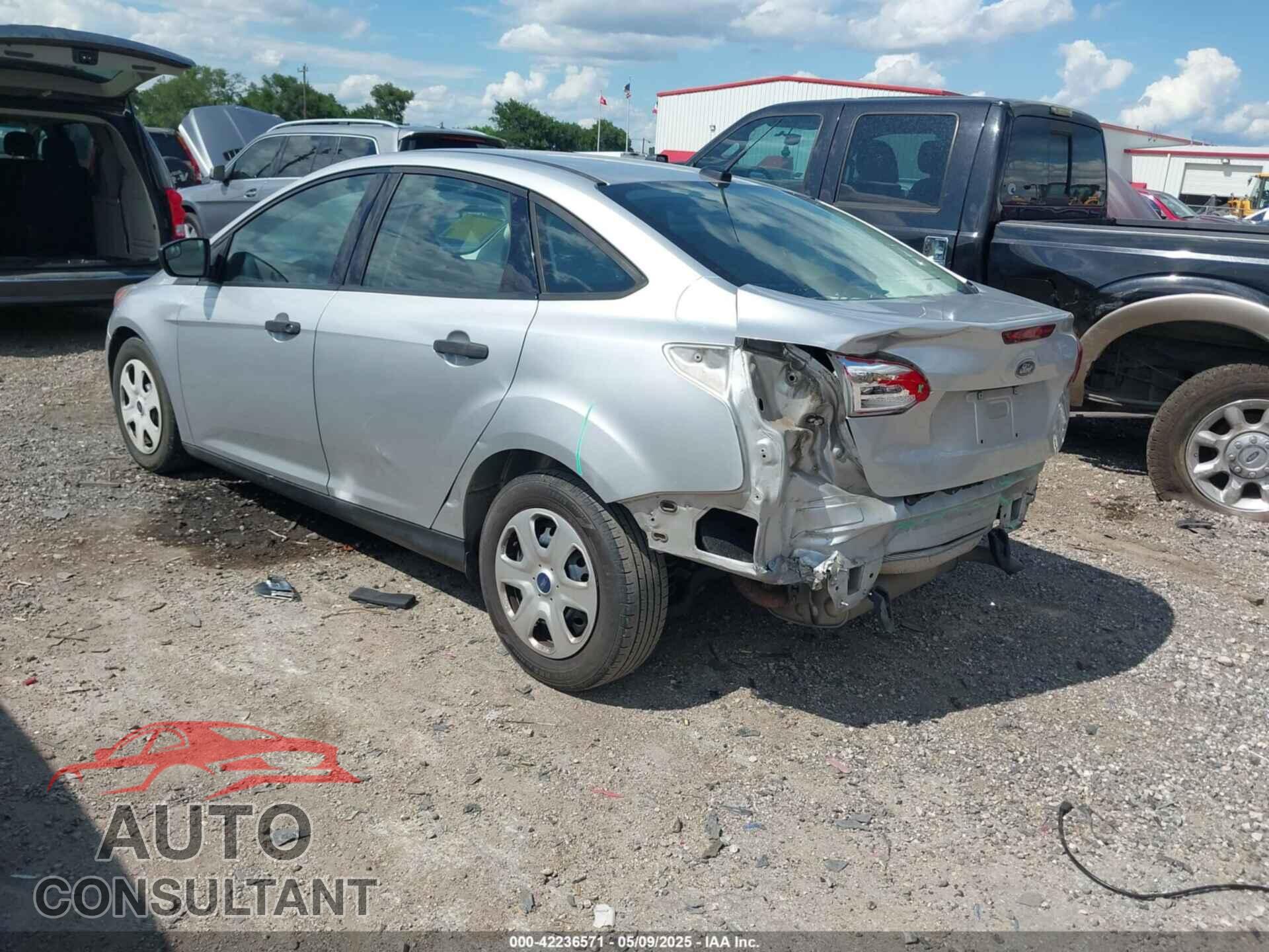FORD FOCUS 2018 - 1FADP3E25JL311812