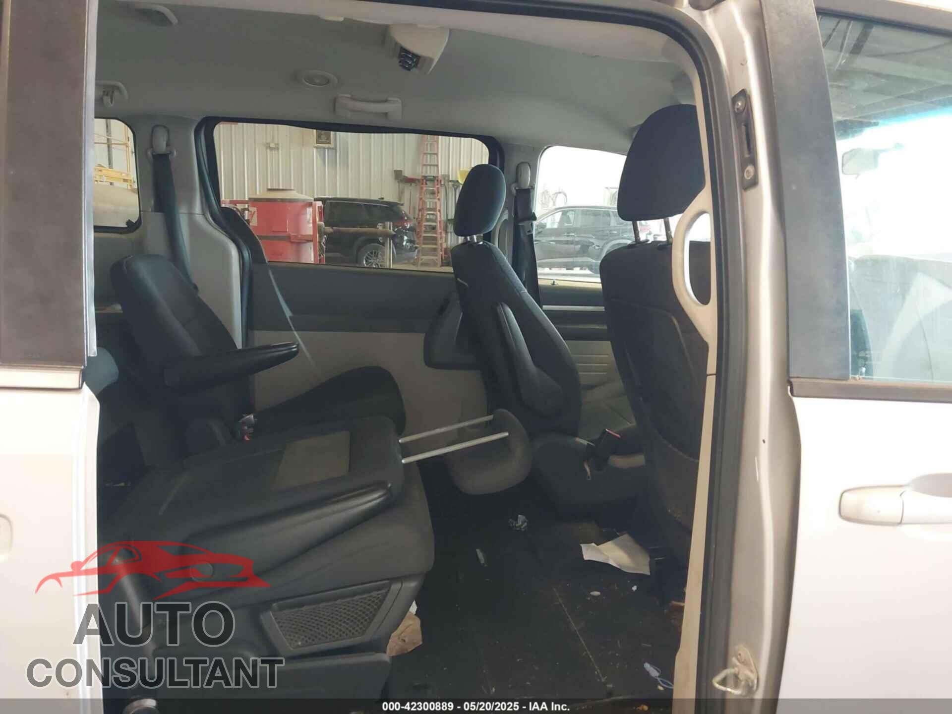DODGE GRAND CARAVAN 2010 - 2D4RN4DE7AR145648