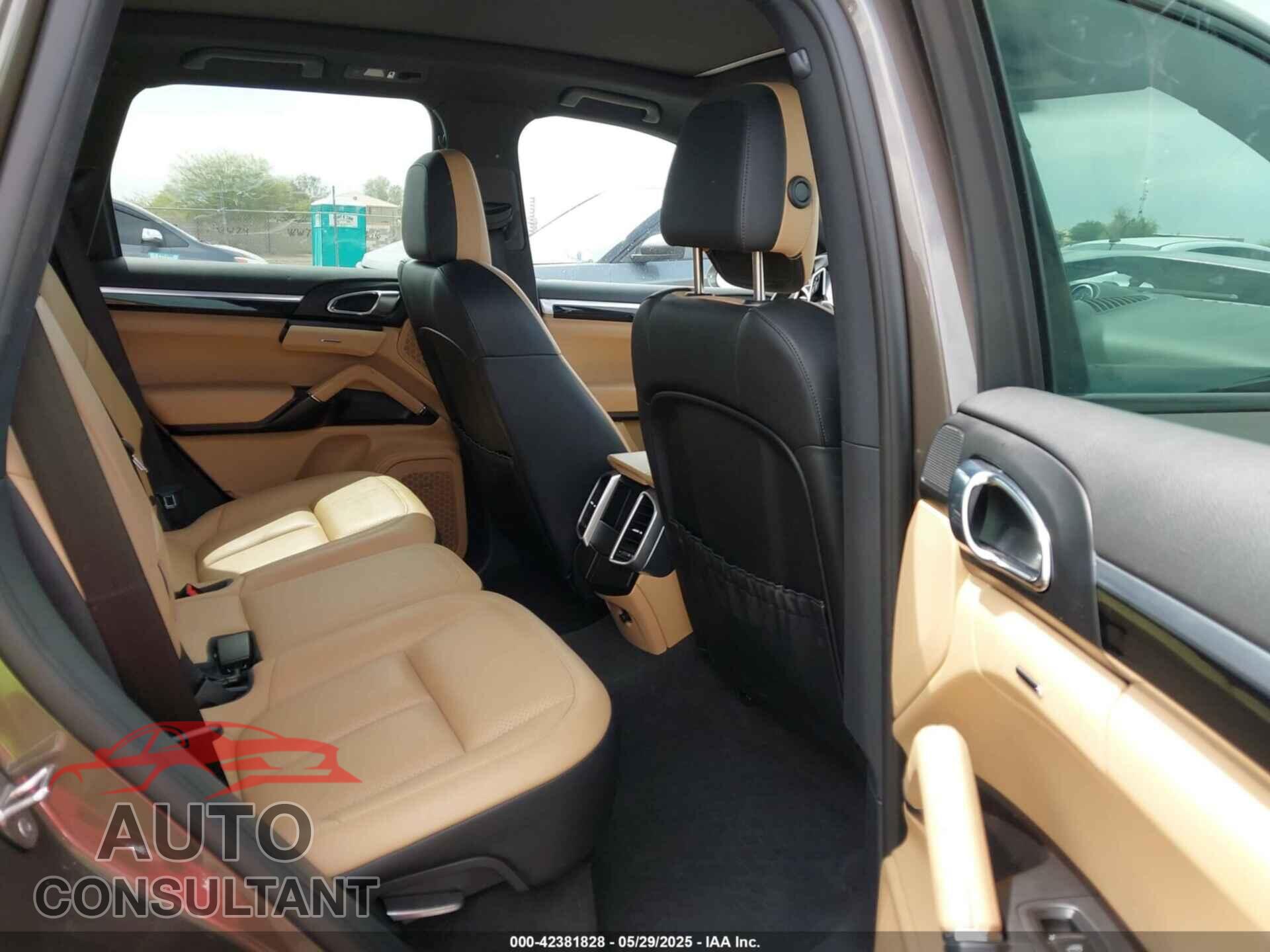 PORSCHE CAYENNE 2016 - WP1AA2A29GLA01796