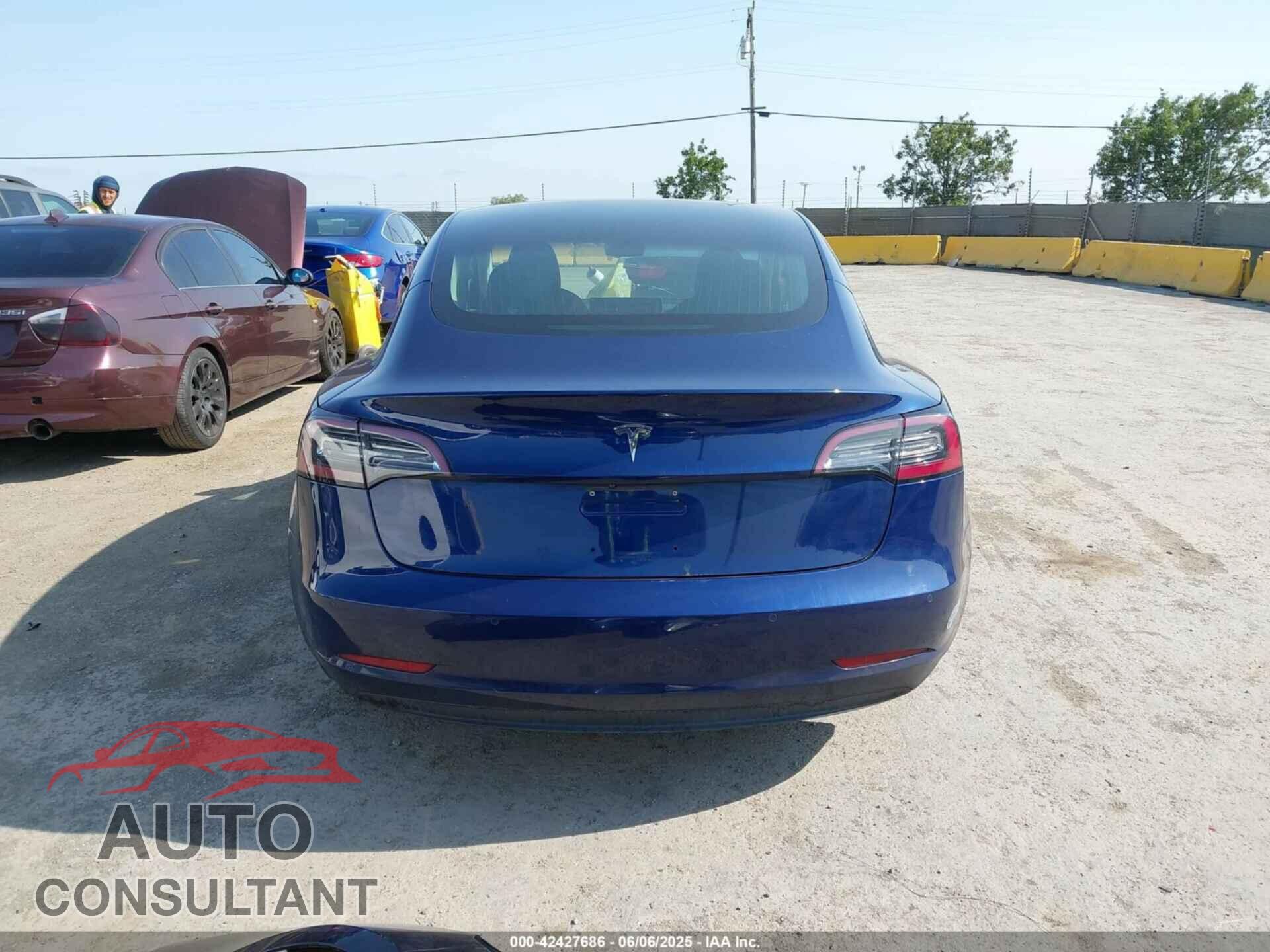 TESLA MODEL 3 2018 - 5YJ3E1EA0JF058957