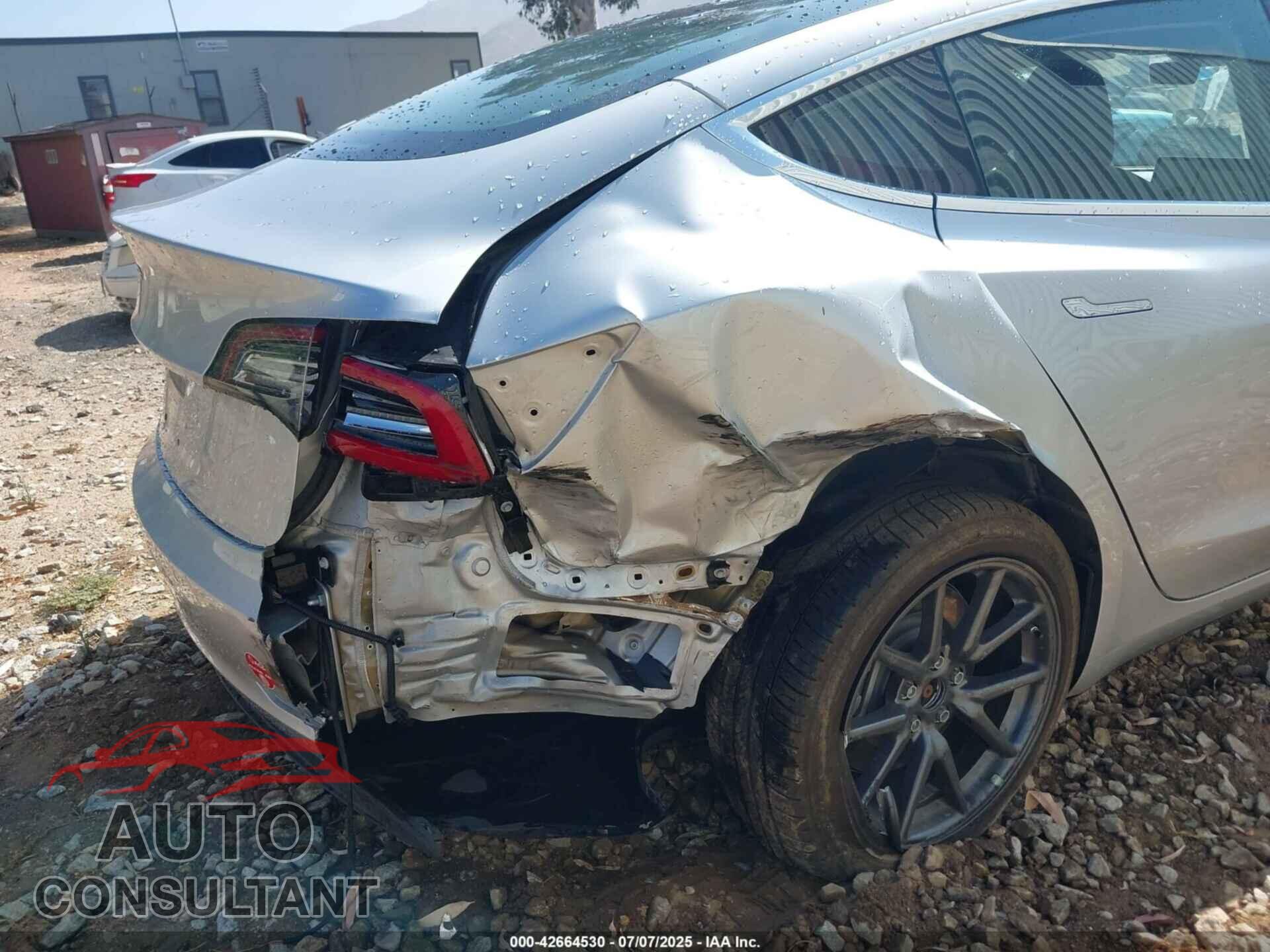 TESLA MODEL 3 2018 - 5YJ3E1EA0JF042256