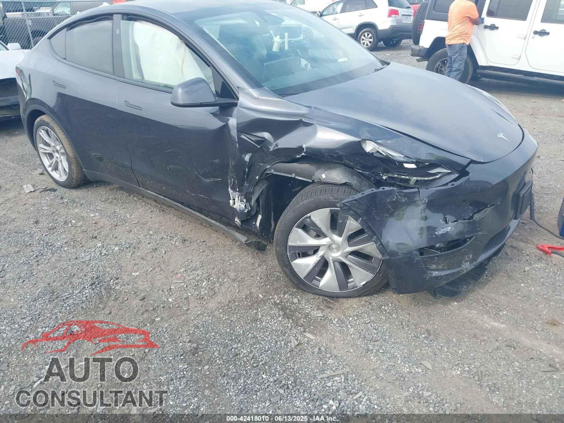 TESLA MODEL Y 2024 - 7SAYGDEE3RA262510