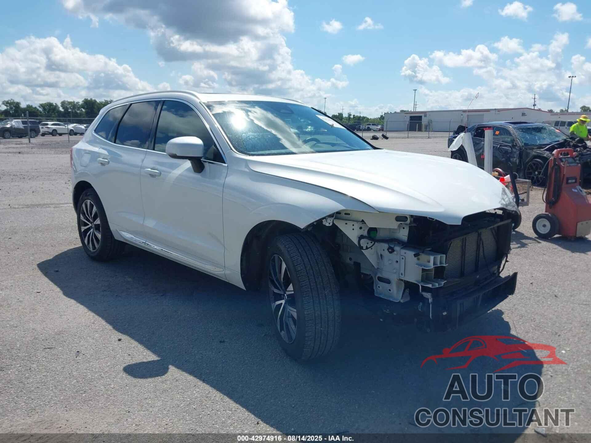 VOLVO XC60 2023 - YV4L12RNXP1245457