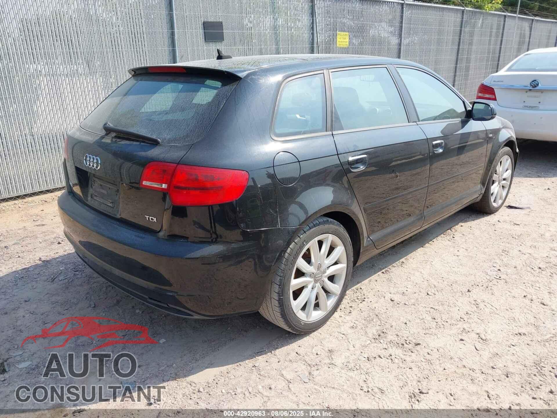 AUDI A3 2011 - WAUBJBFM3BA073143