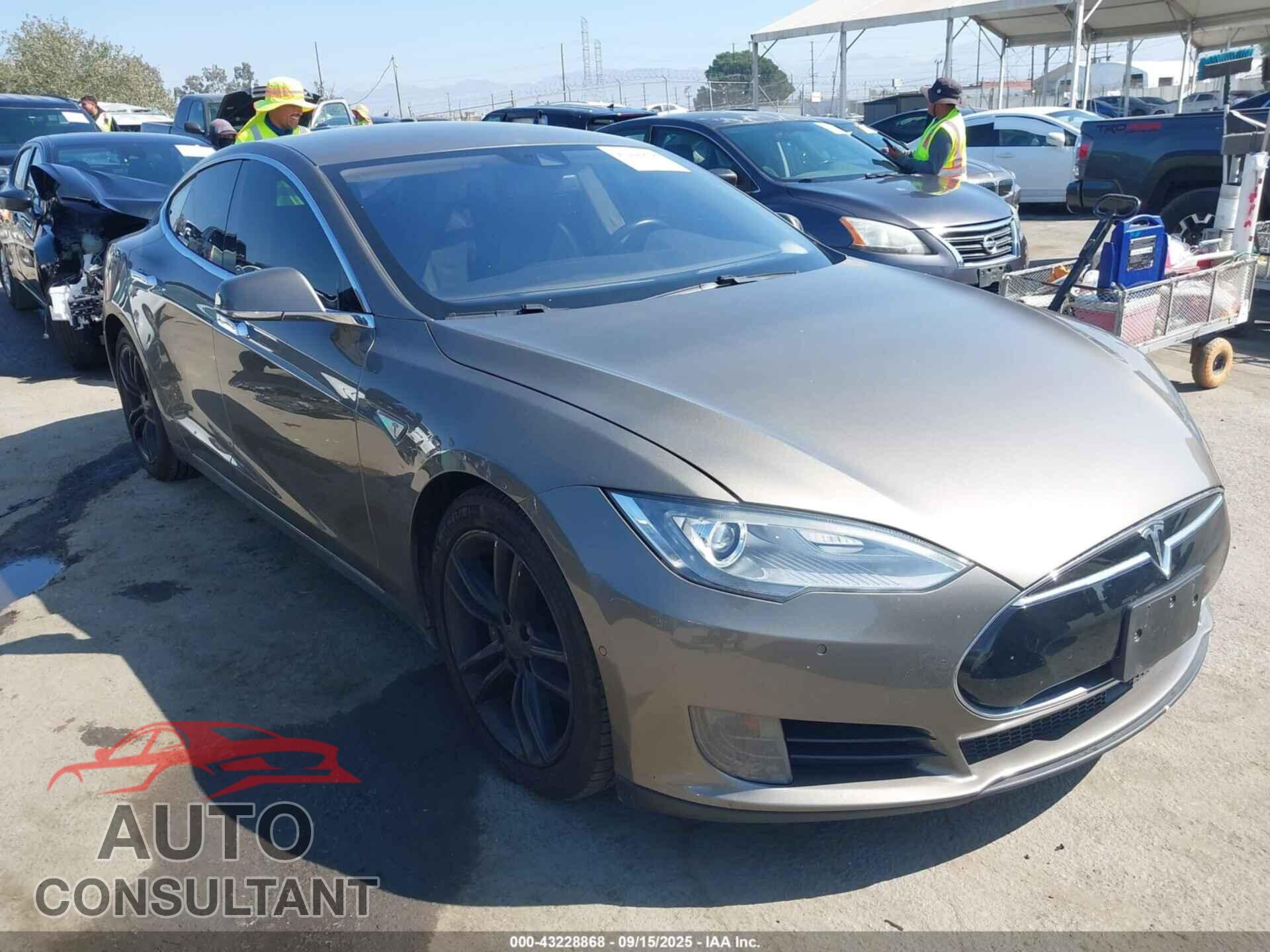 TESLA MODEL S 2015 - 5YJSA1E22FF113089